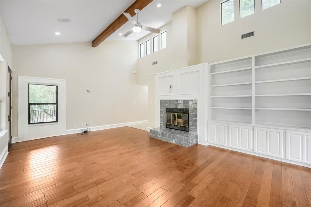 9302 Rolling Oaks Trail