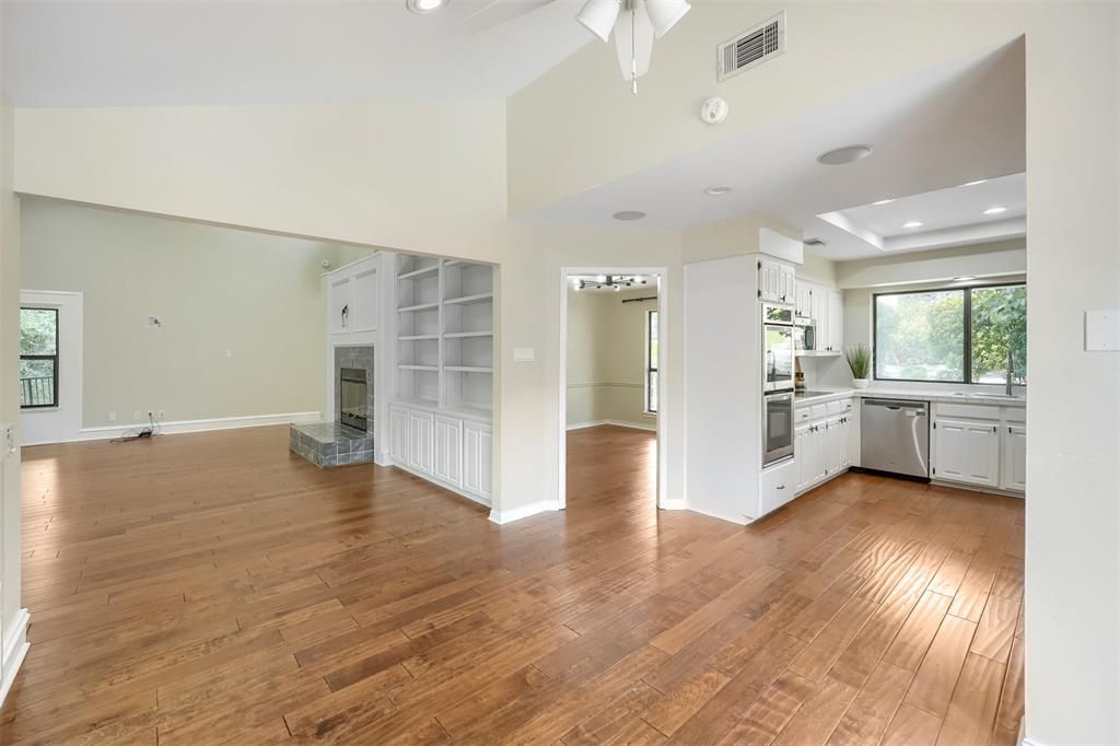 9302 Rolling Oaks Trail