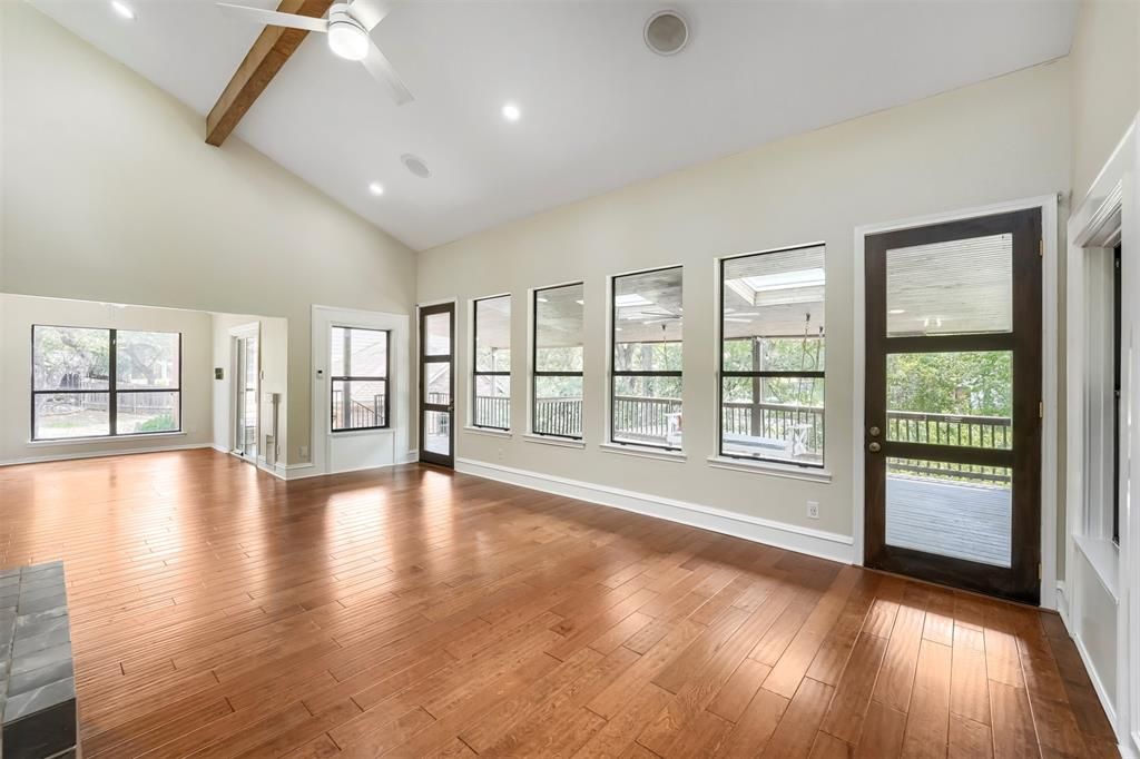 9302 Rolling Oaks Trail