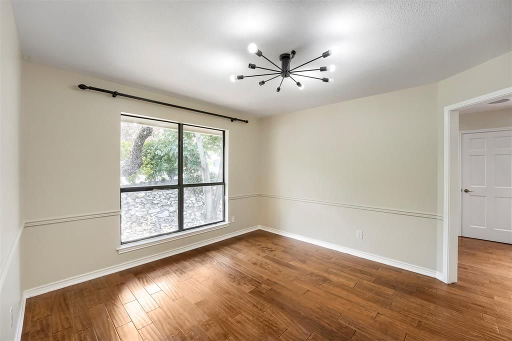 9302 Rolling Oaks Trail