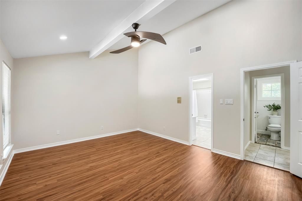 9302 Rolling Oaks Trail