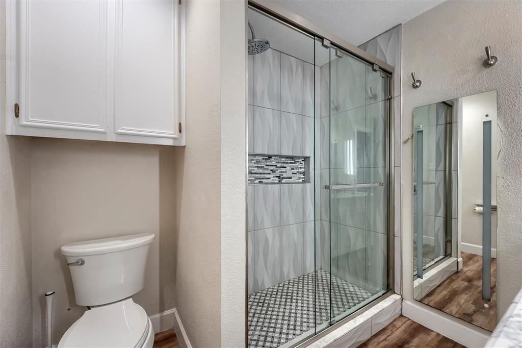 9302 Rolling Oaks Trail