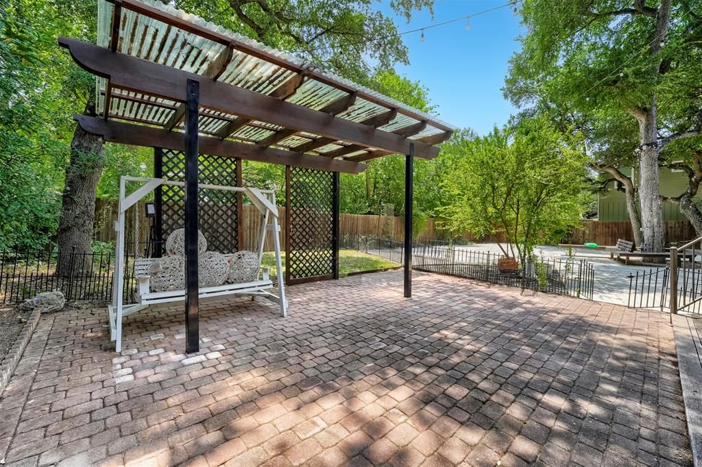 9302 Rolling Oaks Trail