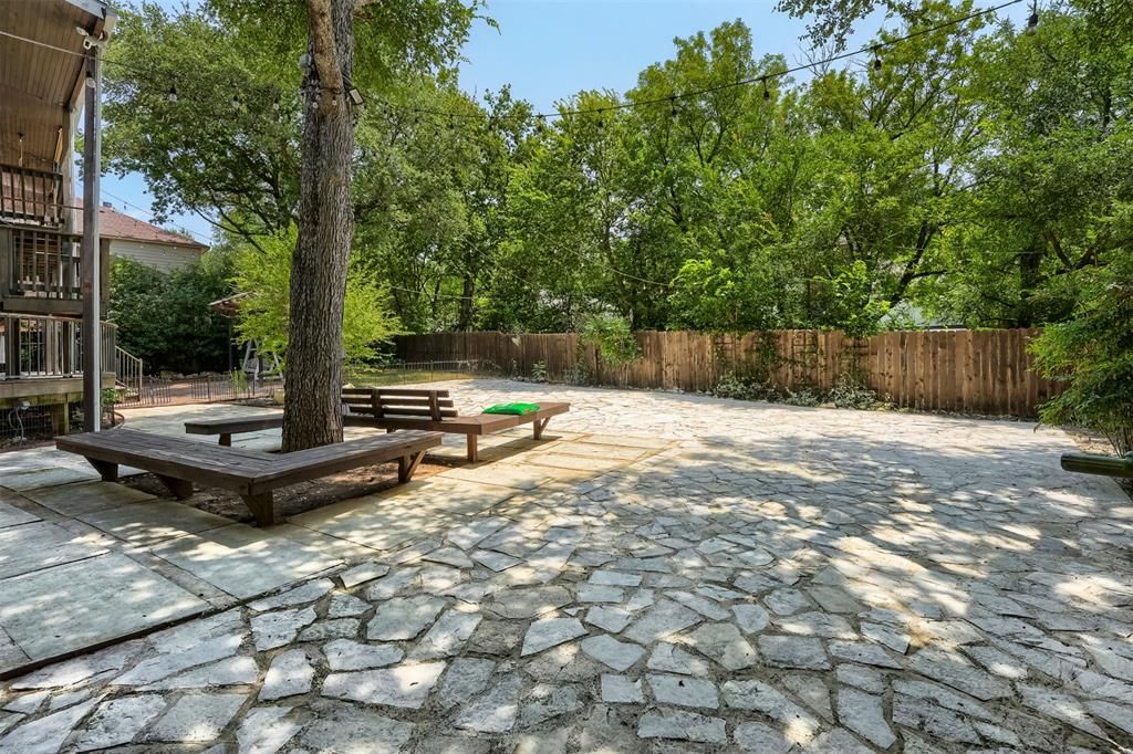 9302 Rolling Oaks Trail