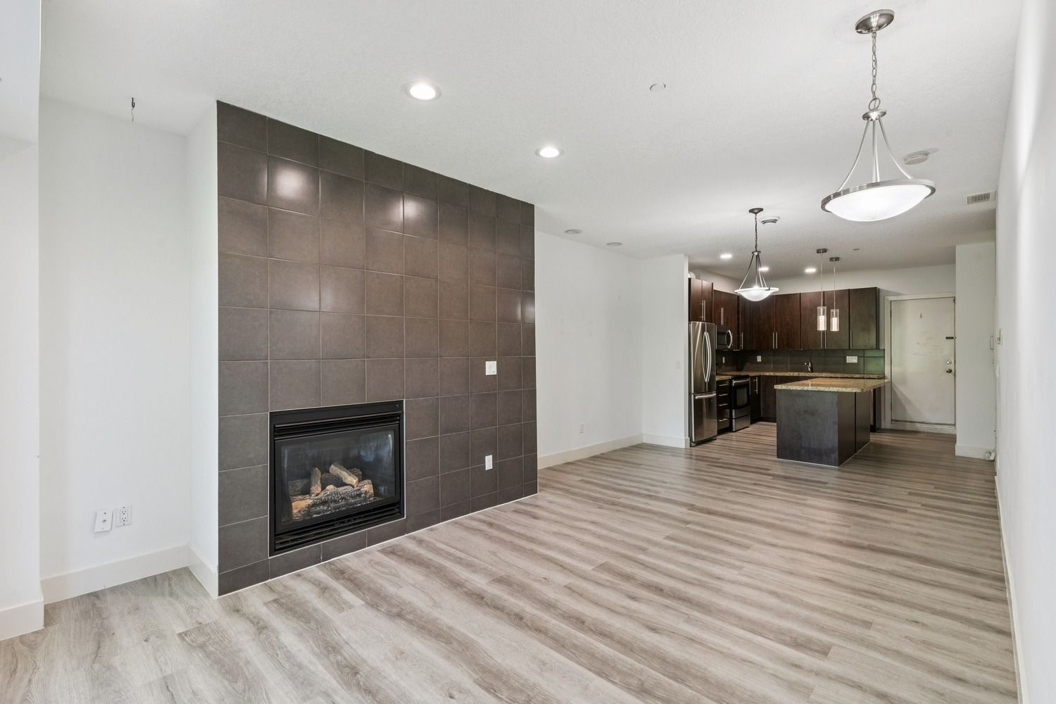 #4, 2101 17 Street SW