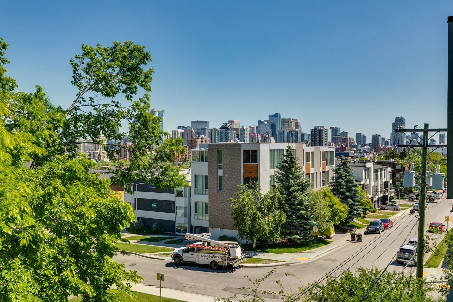 #4, 2101 17 Street SW