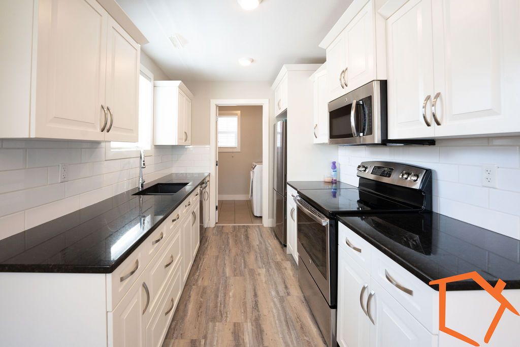 315 Northlander Bend W