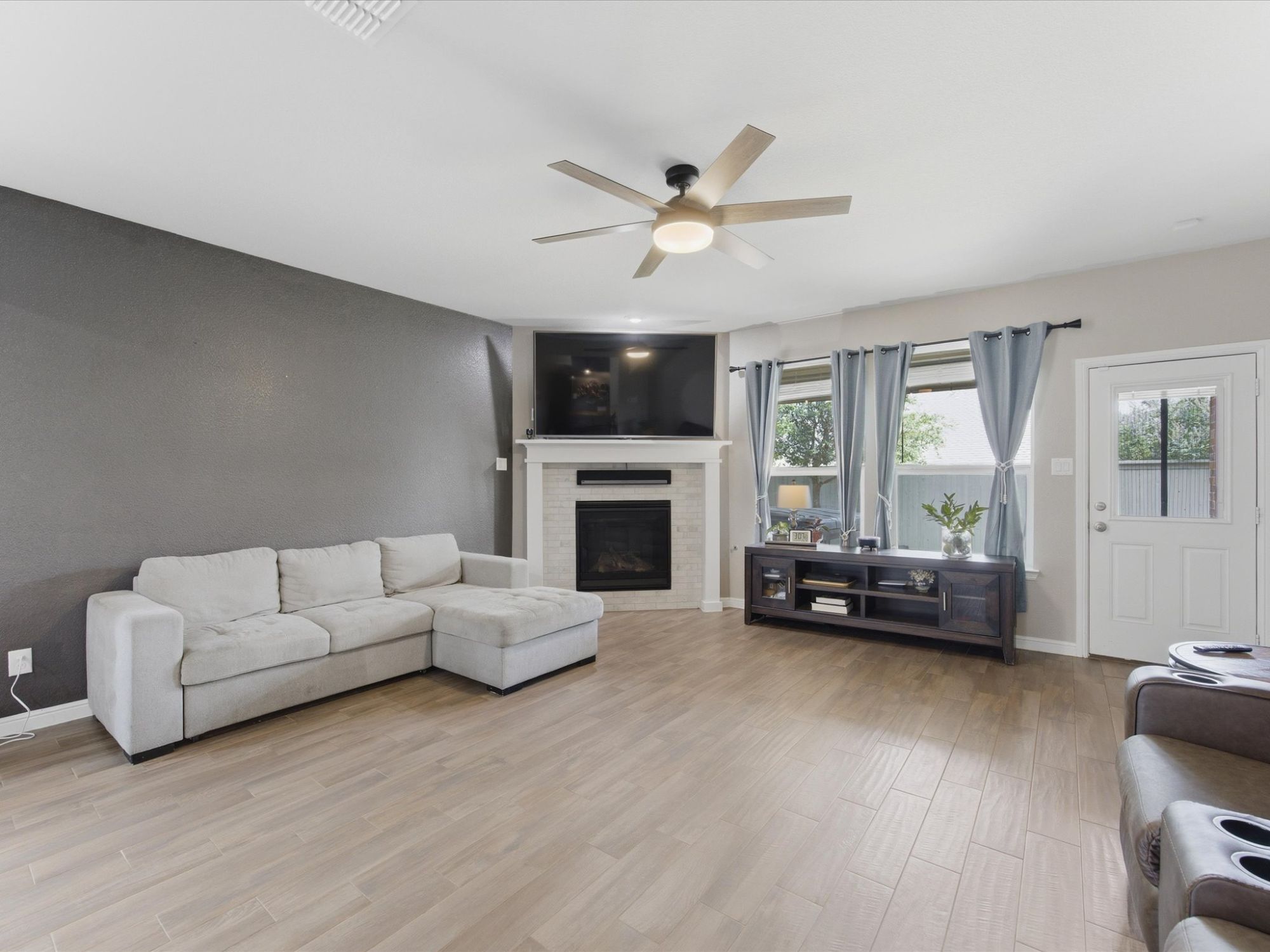 2527 Candle Lane
