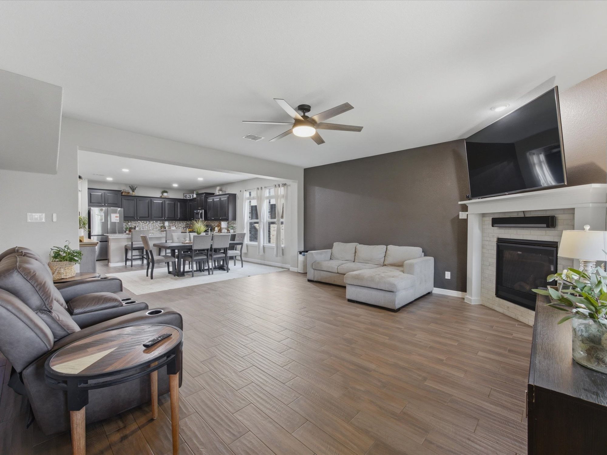 2527 Candle Lane