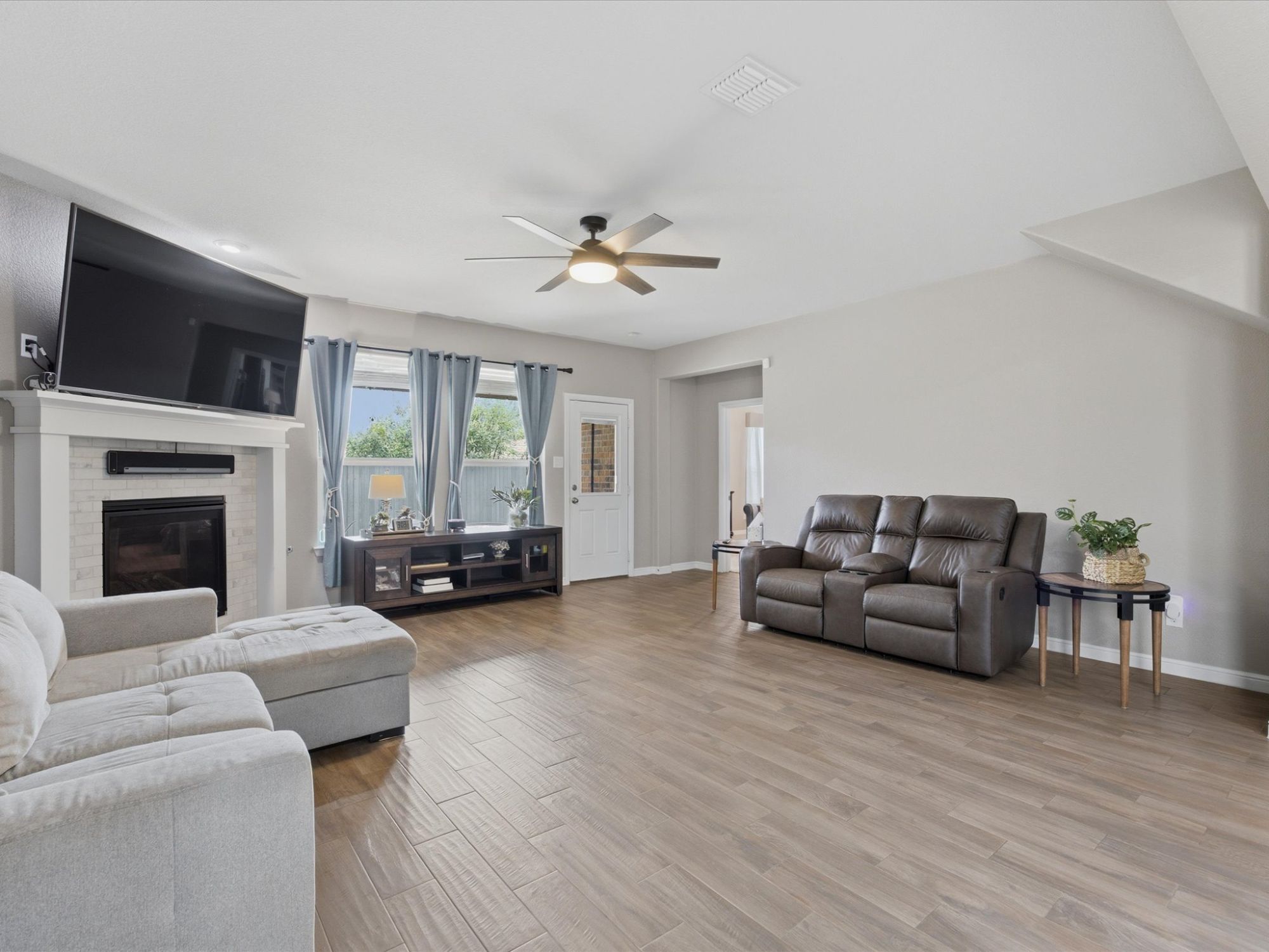2527 Candle Lane