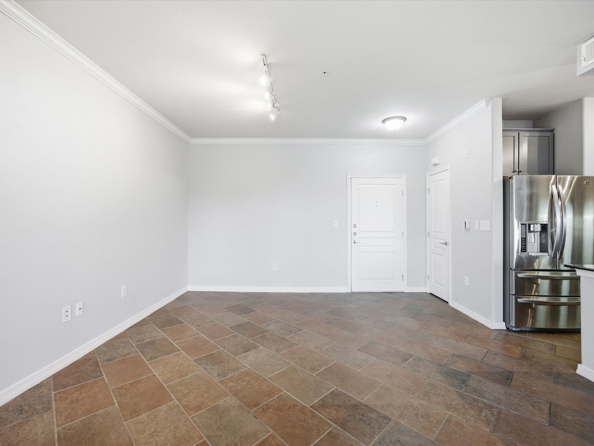 330 Las Colinas Boulevard unit #614