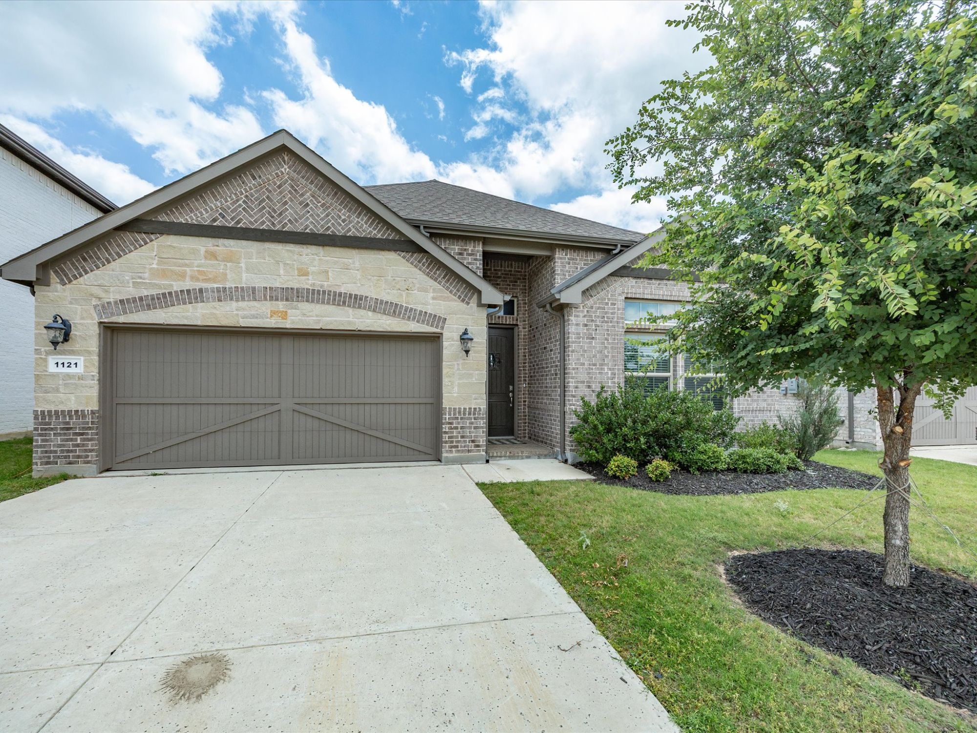 1121 Knightsbridge Road