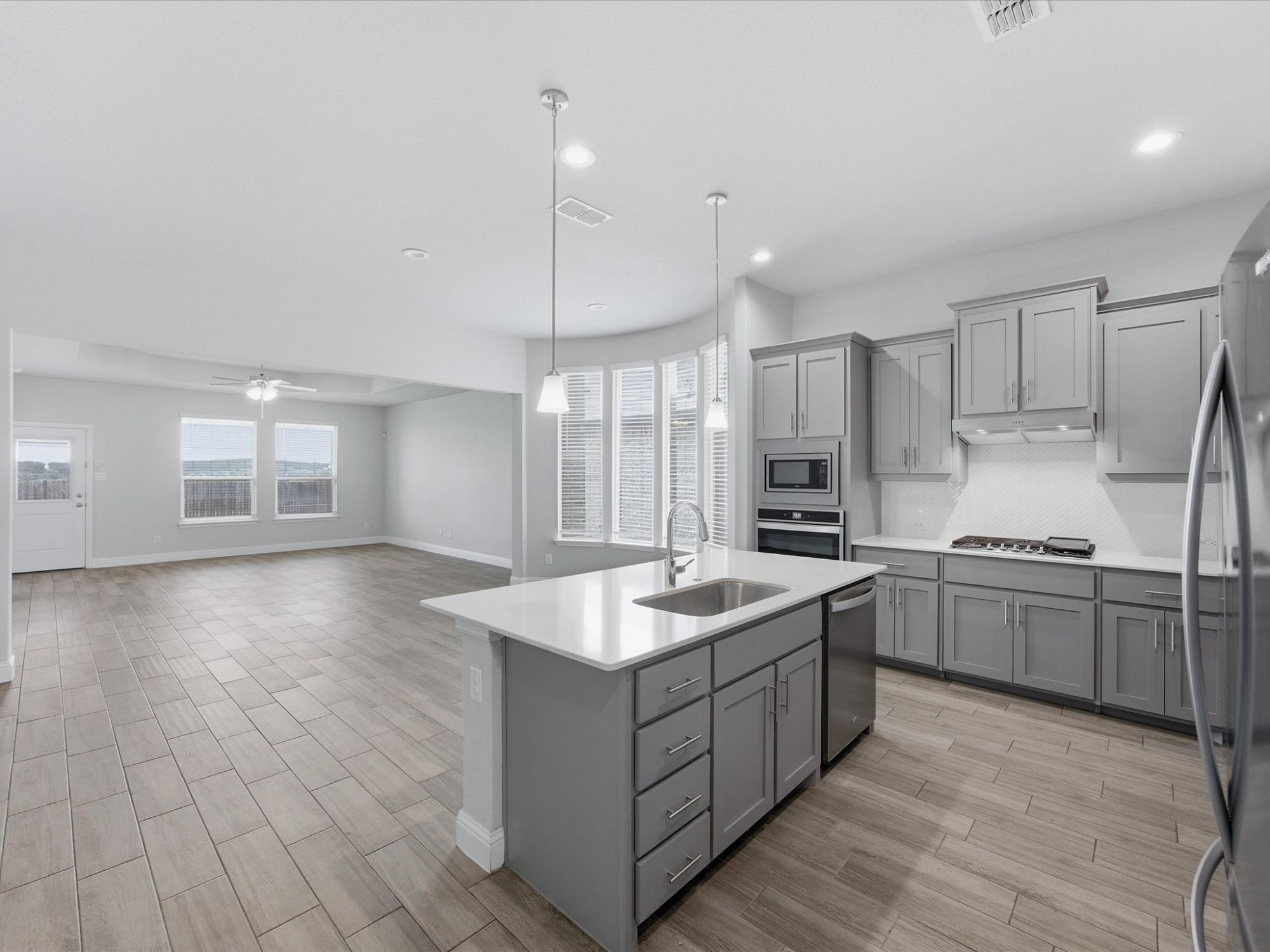 1121 Knightsbridge Road