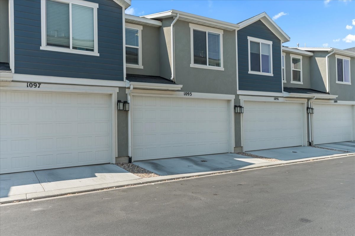 1093 East Yard Row