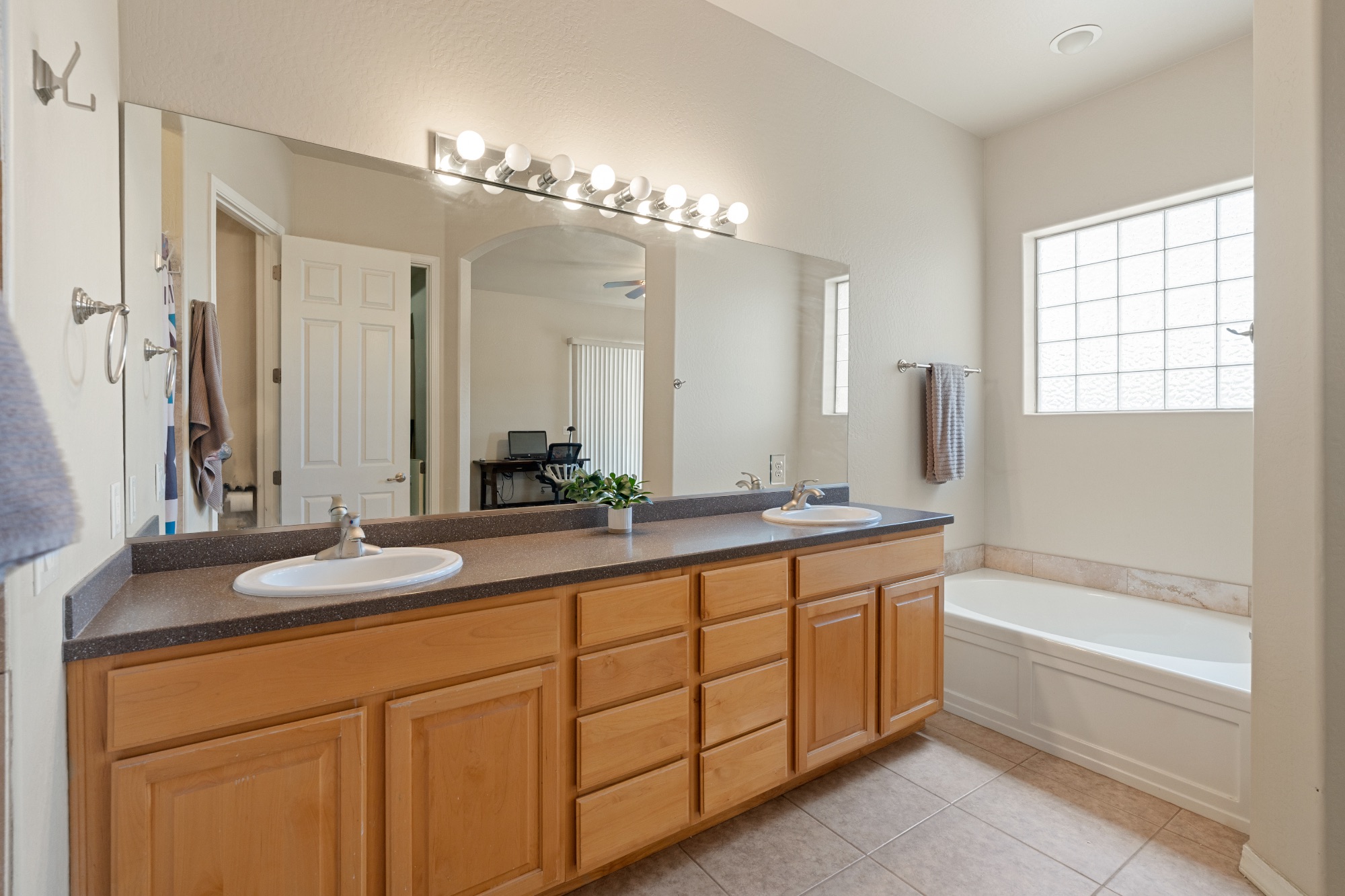 1805 Crooked H Trail
