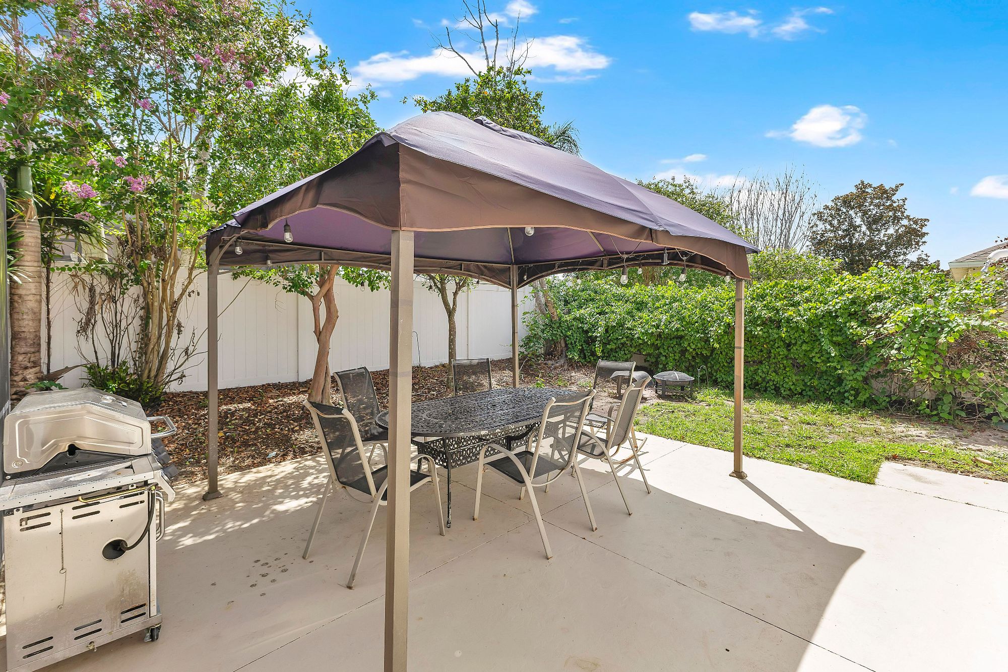 4912 Newton Court
