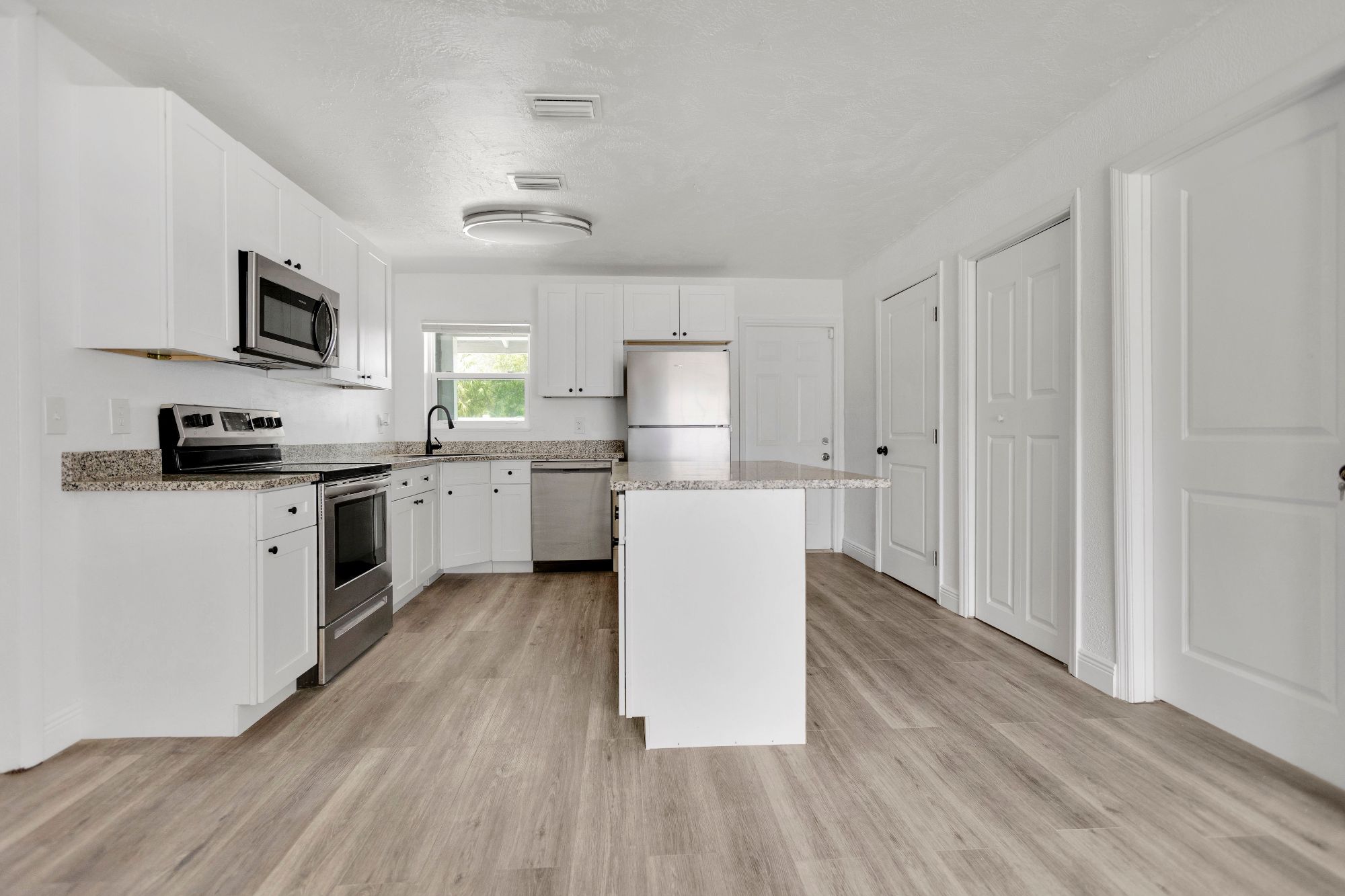 1409 College Park Lane