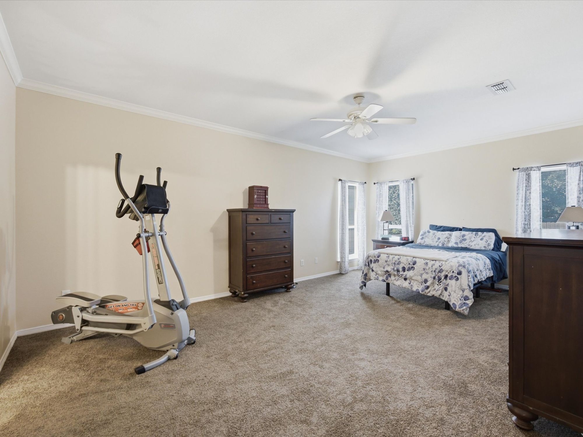 5004 Vaquero Drive