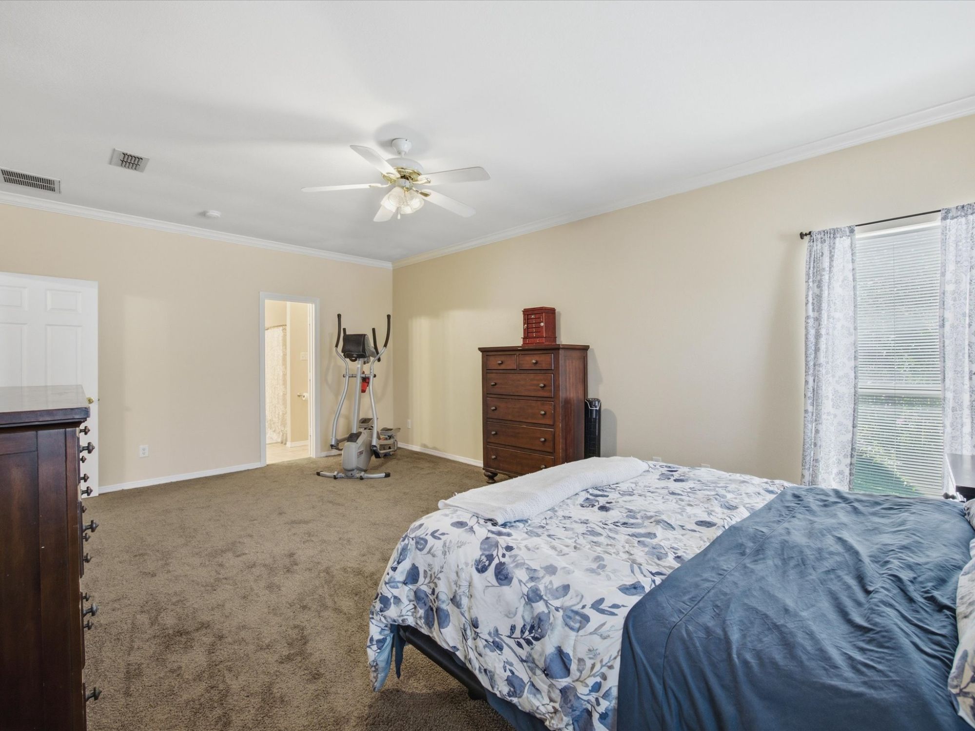 5004 Vaquero Drive