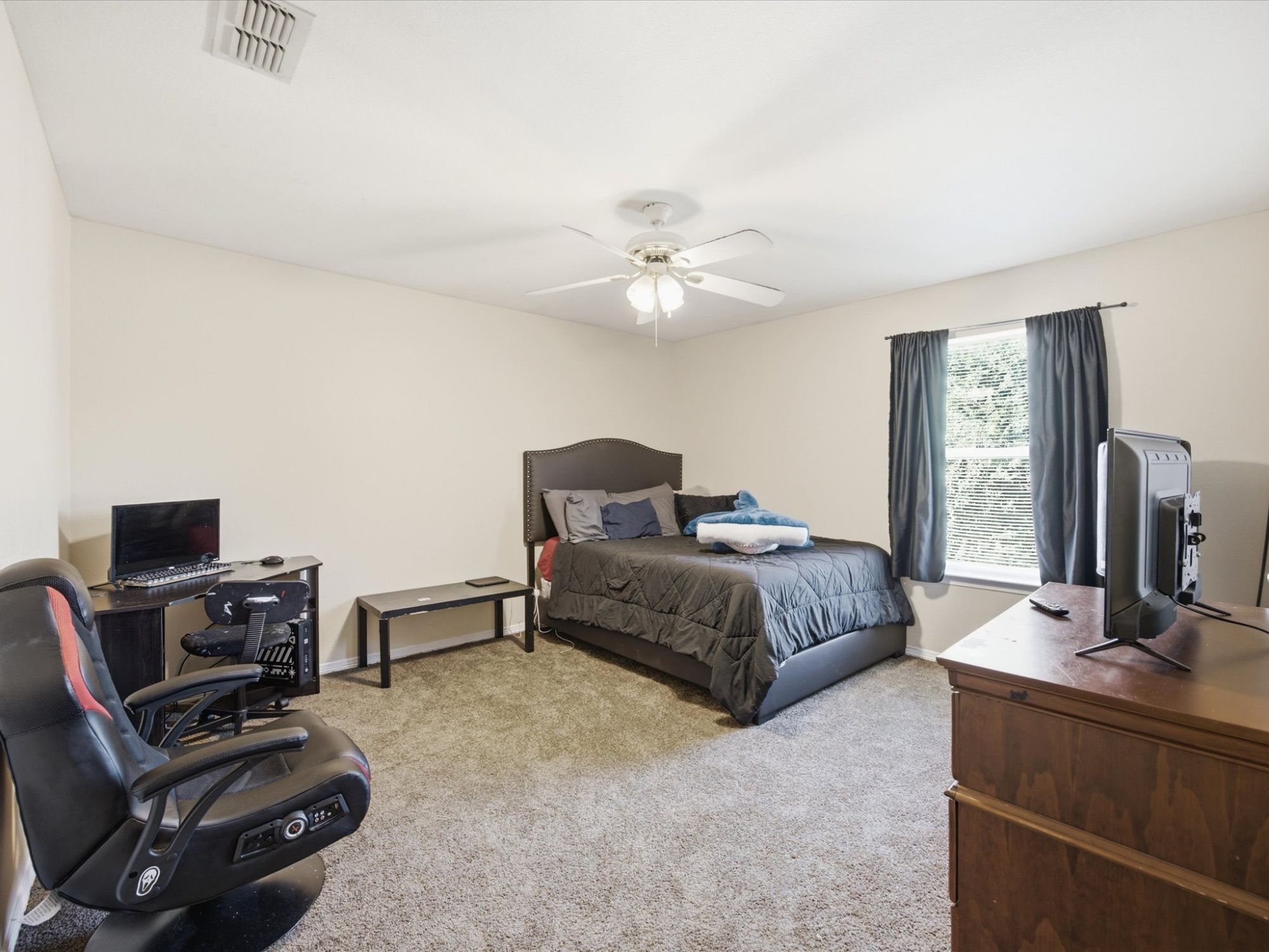 5004 Vaquero Drive