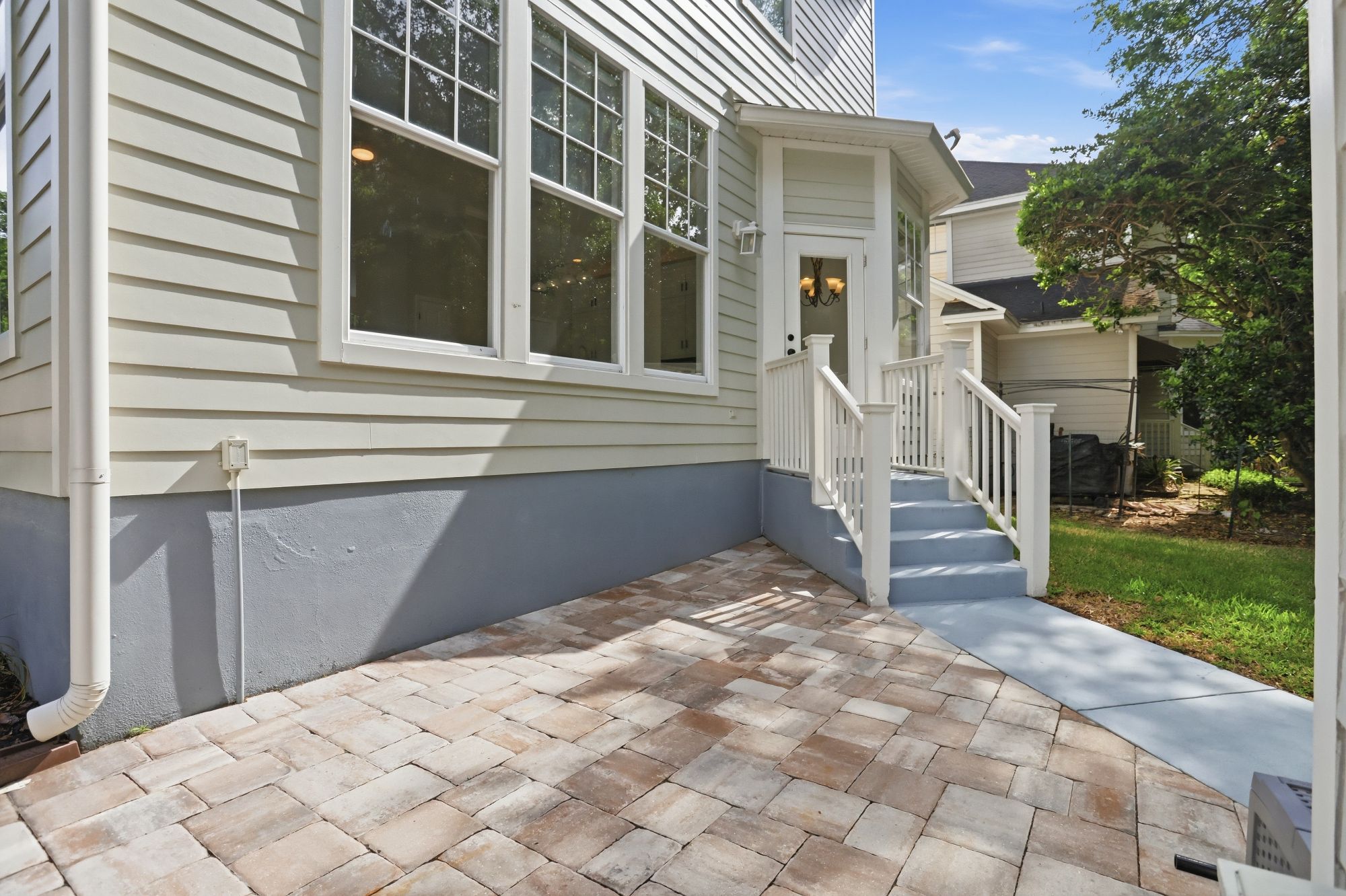 1102 Banks Rose Court