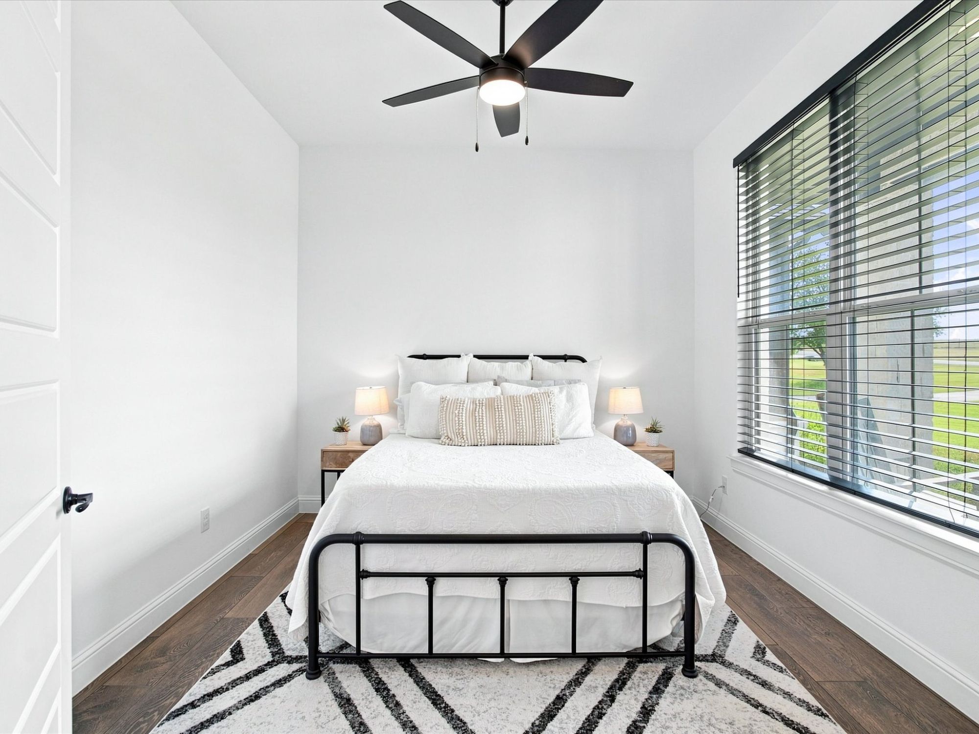 1095 Pioneer Crossing