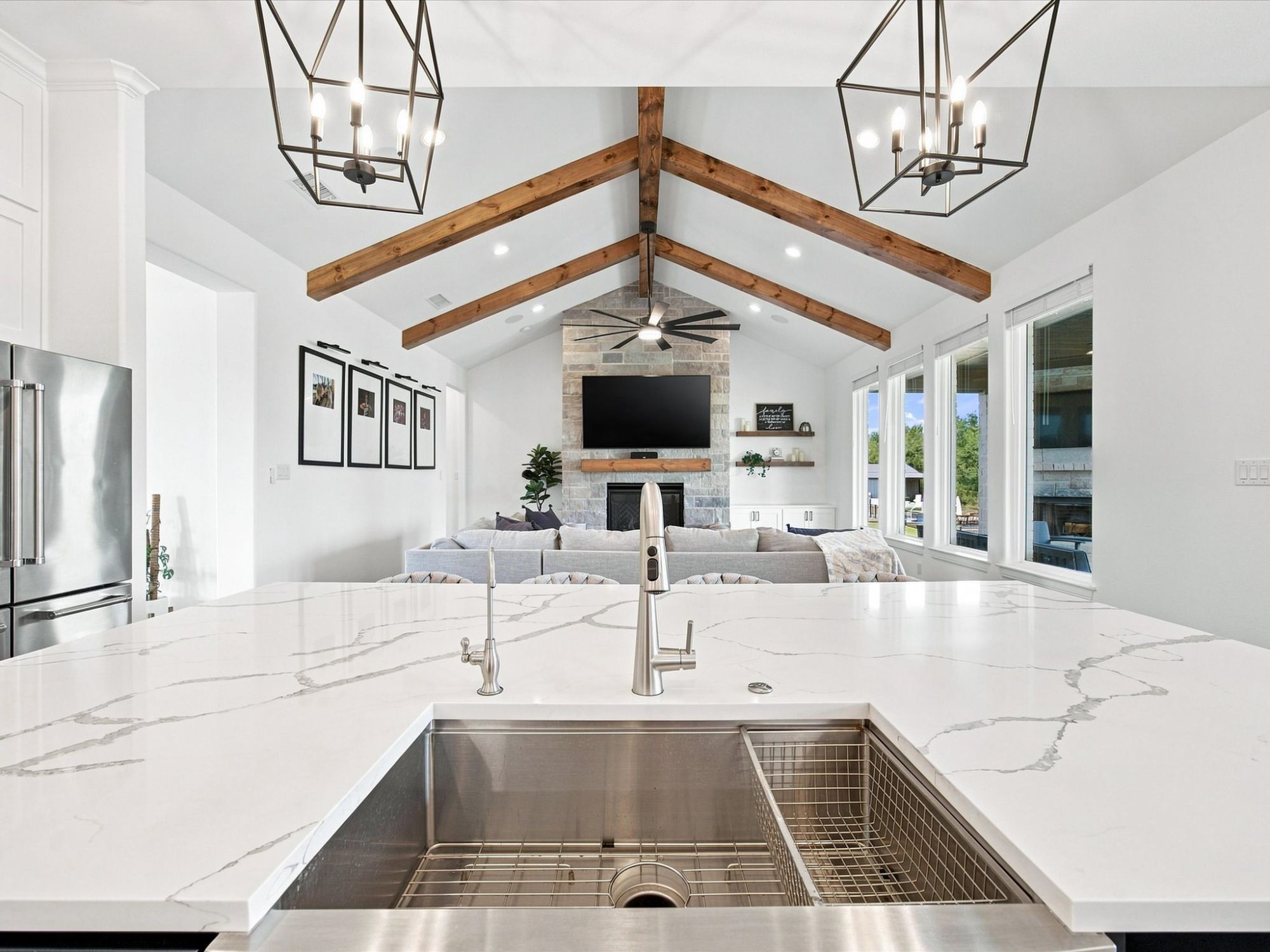 1095 Pioneer Crossing
