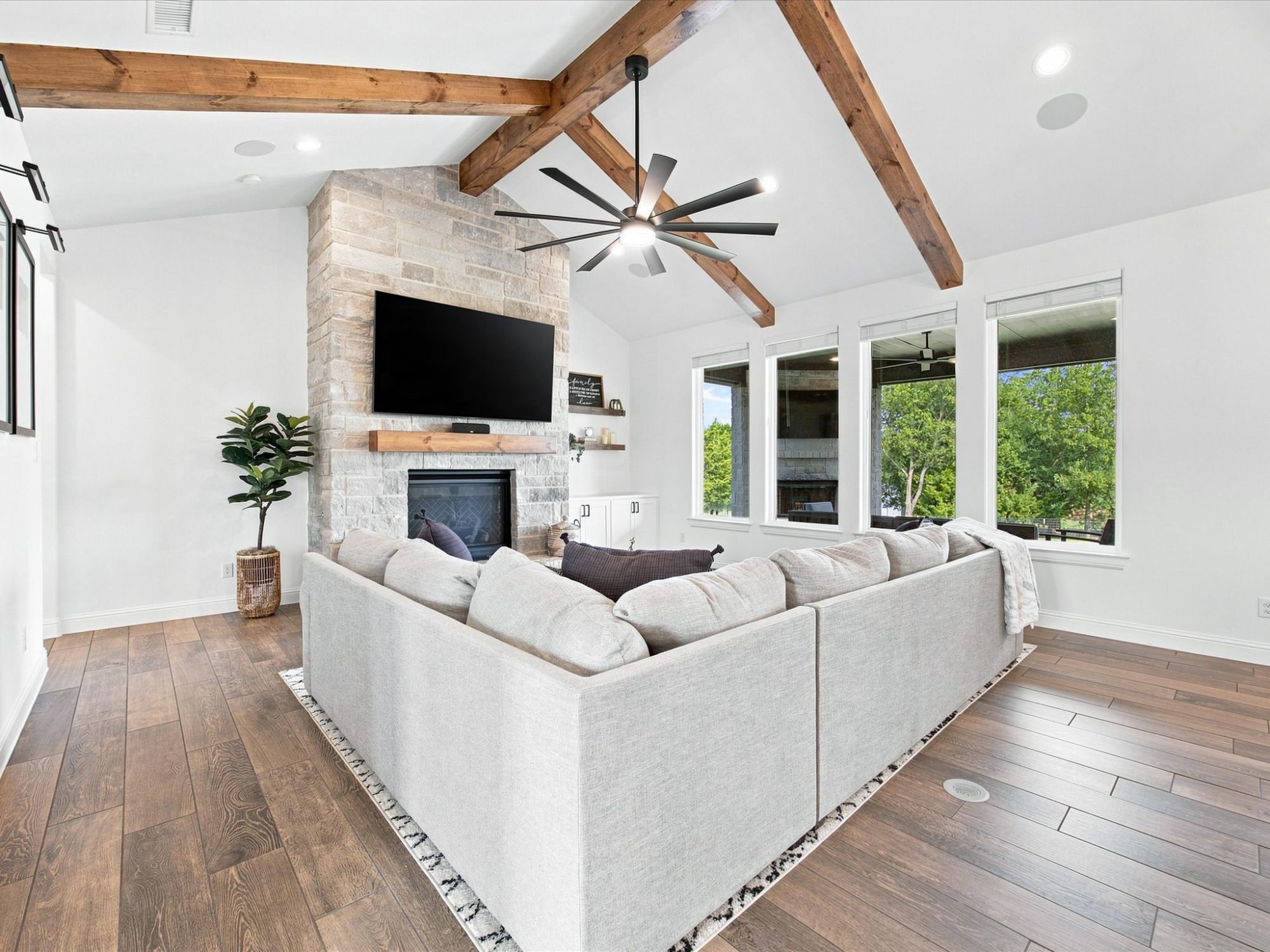 1095 Pioneer Crossing