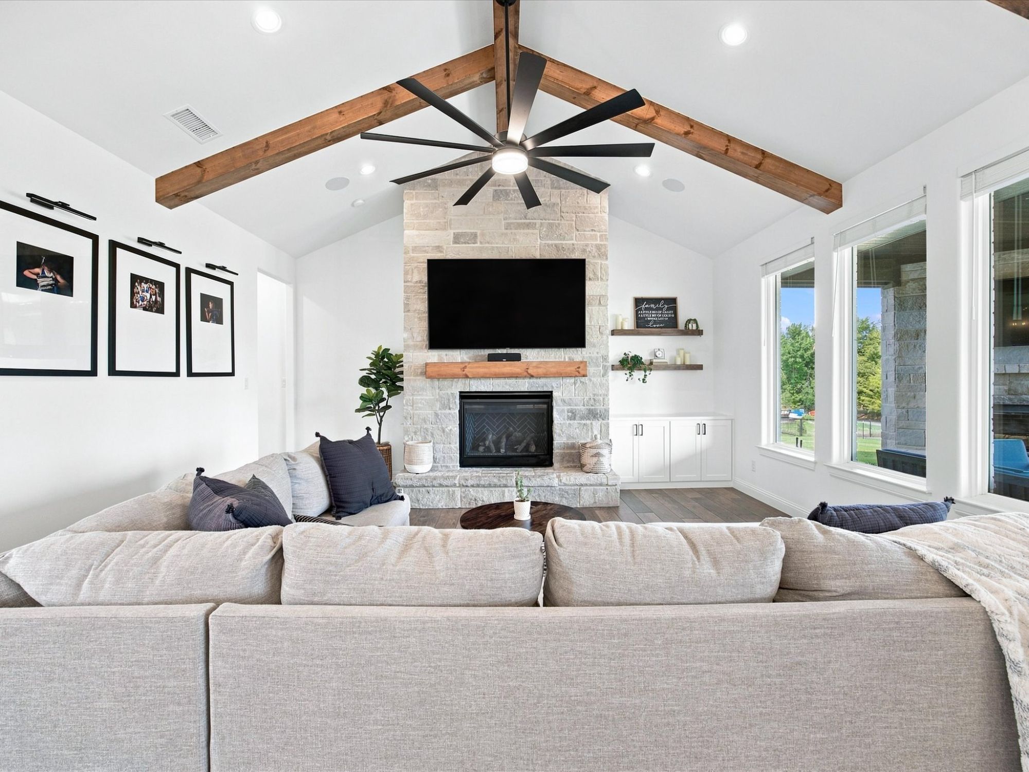 1095 Pioneer Crossing