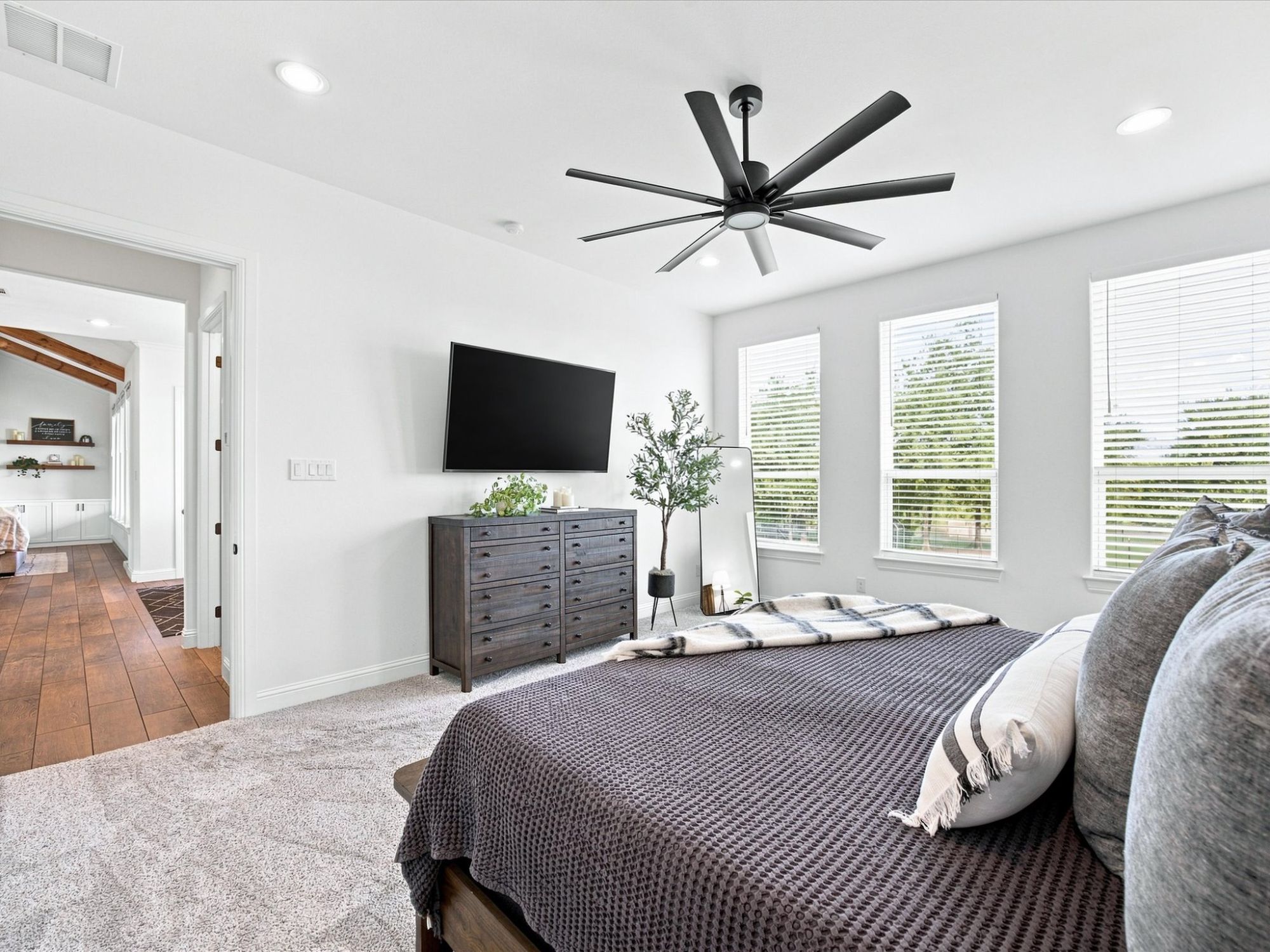 1095 Pioneer Crossing