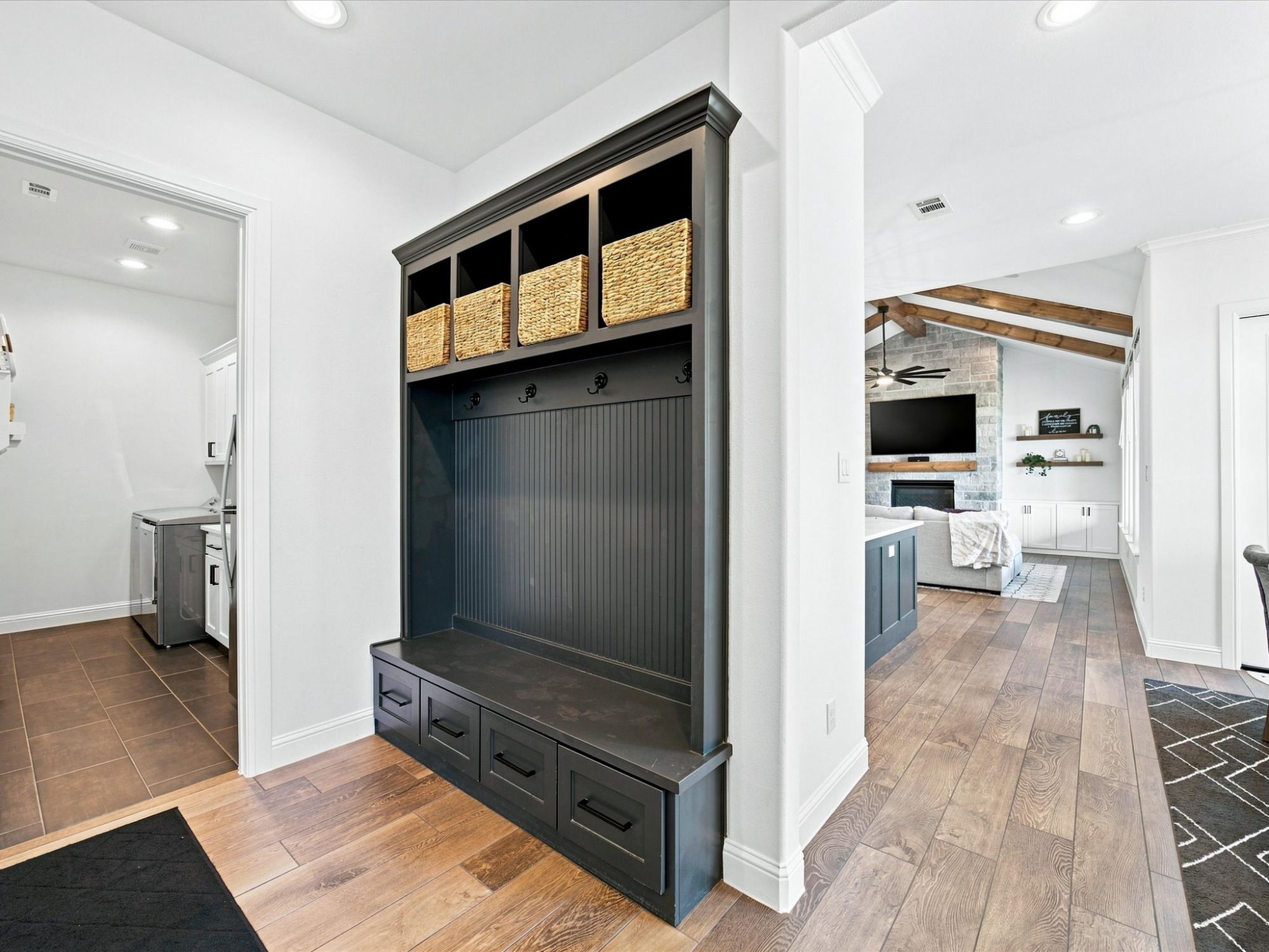 1095 Pioneer Crossing