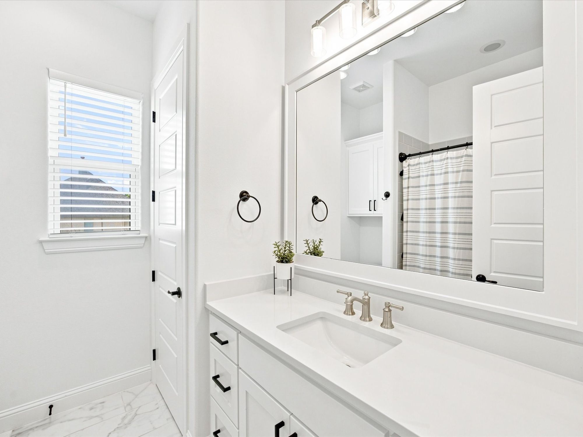 1095 Pioneer Crossing
