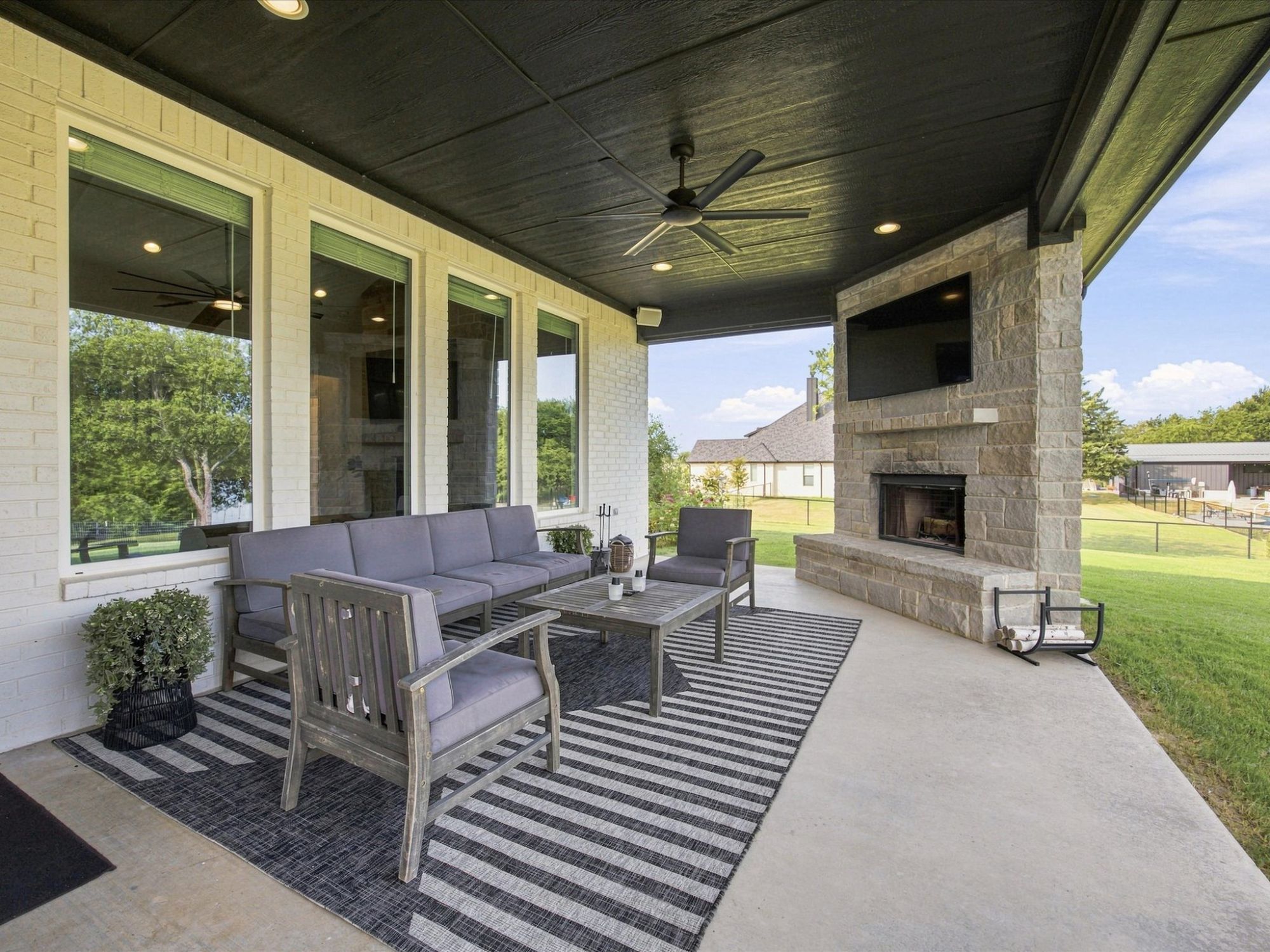 1095 Pioneer Crossing