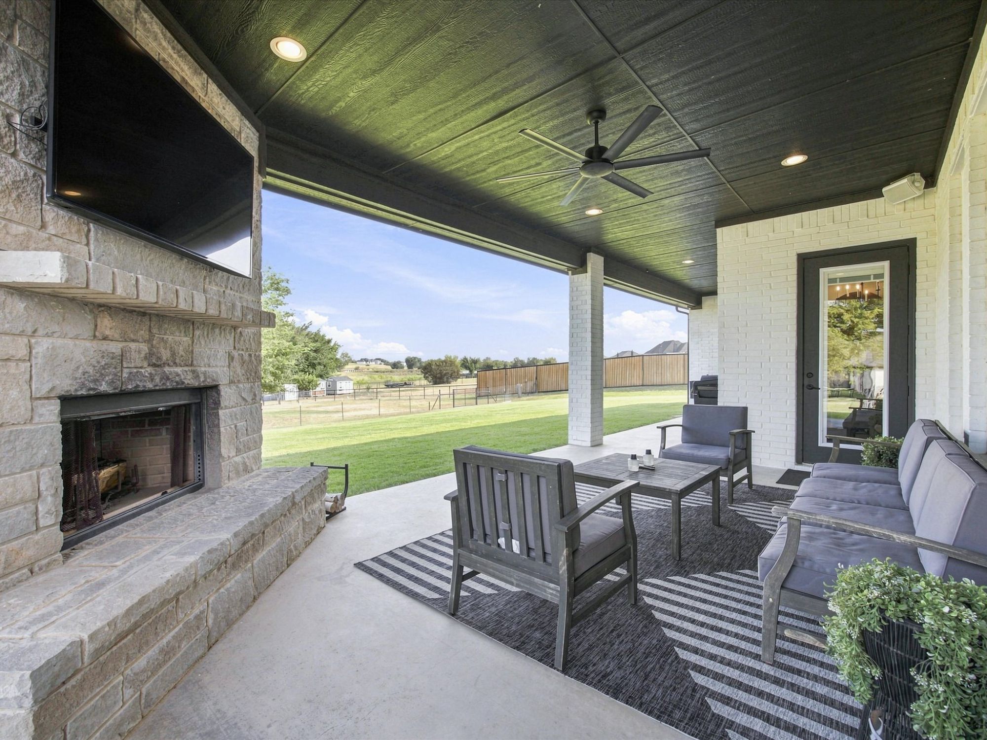 1095 Pioneer Crossing