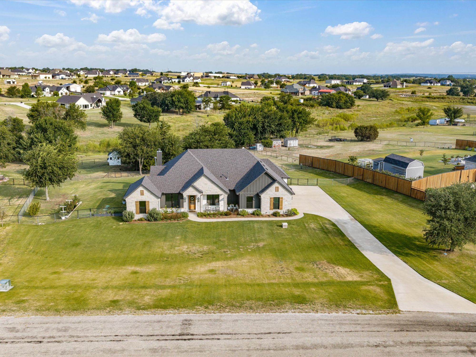 1095 Pioneer Crossing