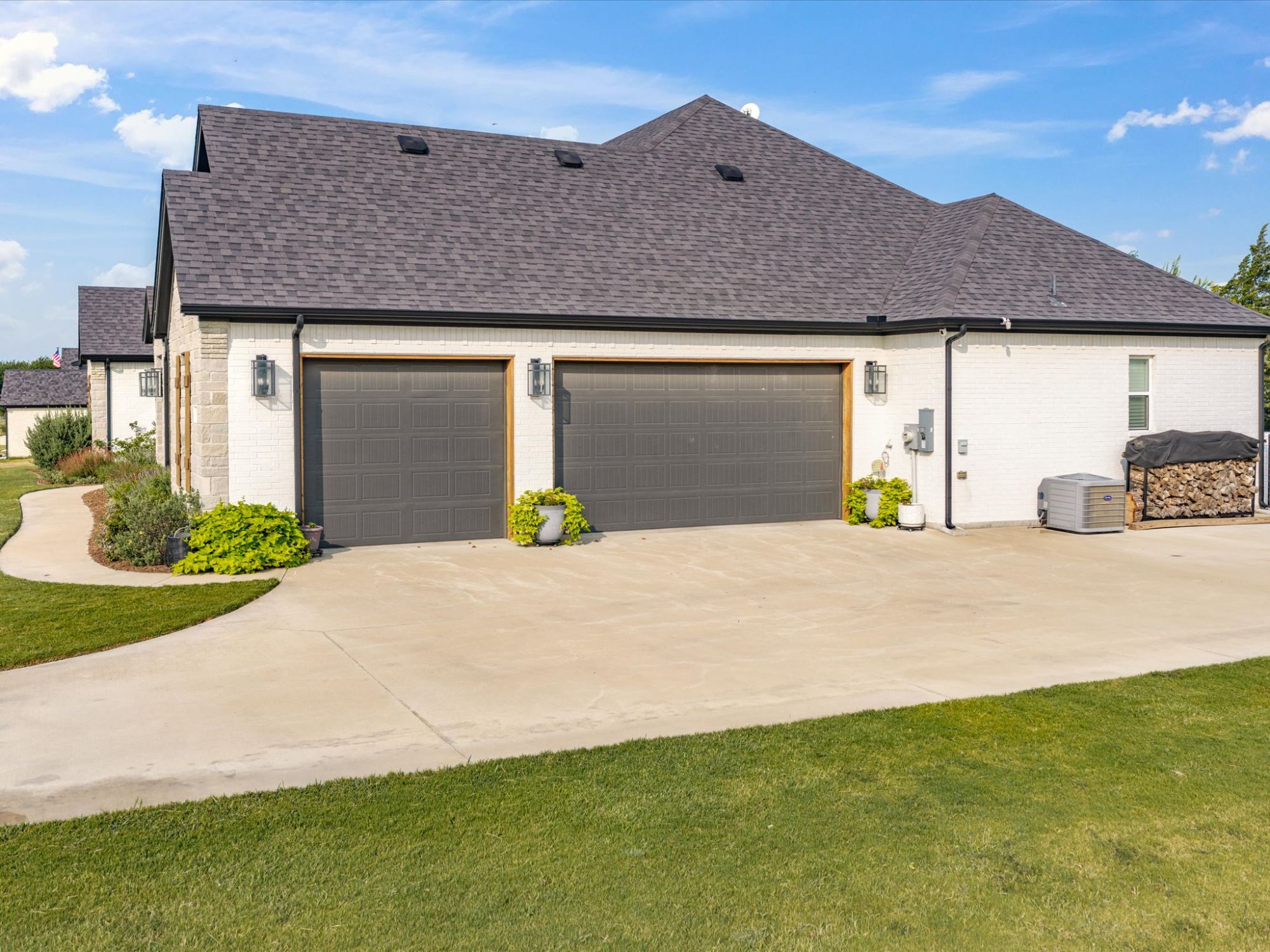 1095 Pioneer Crossing