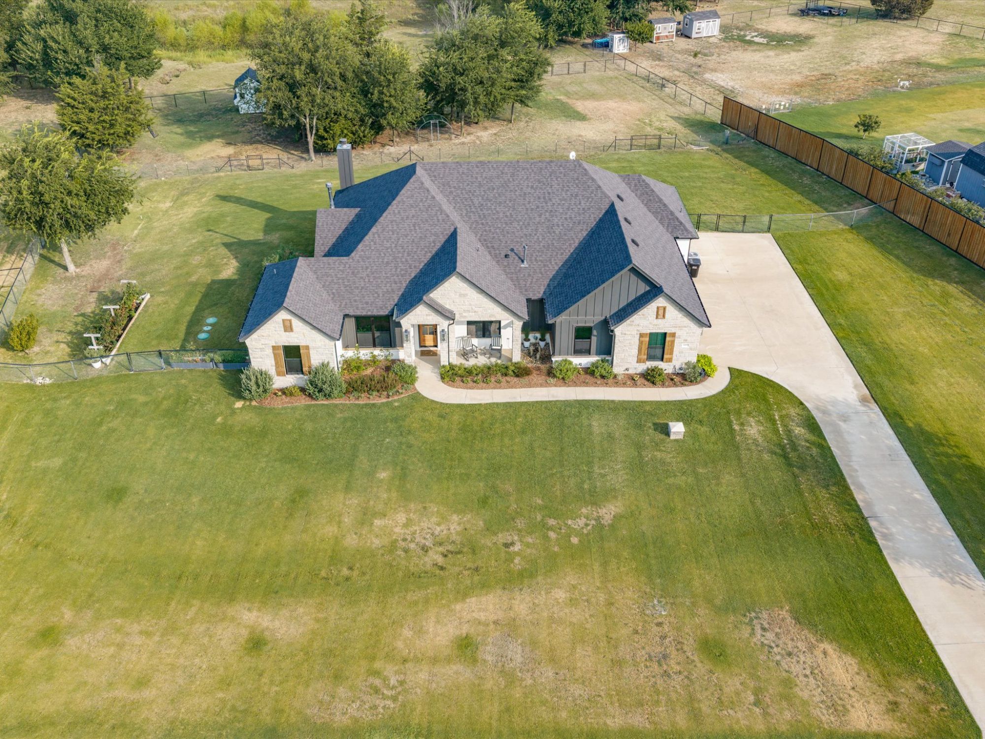 1095 Pioneer Crossing
