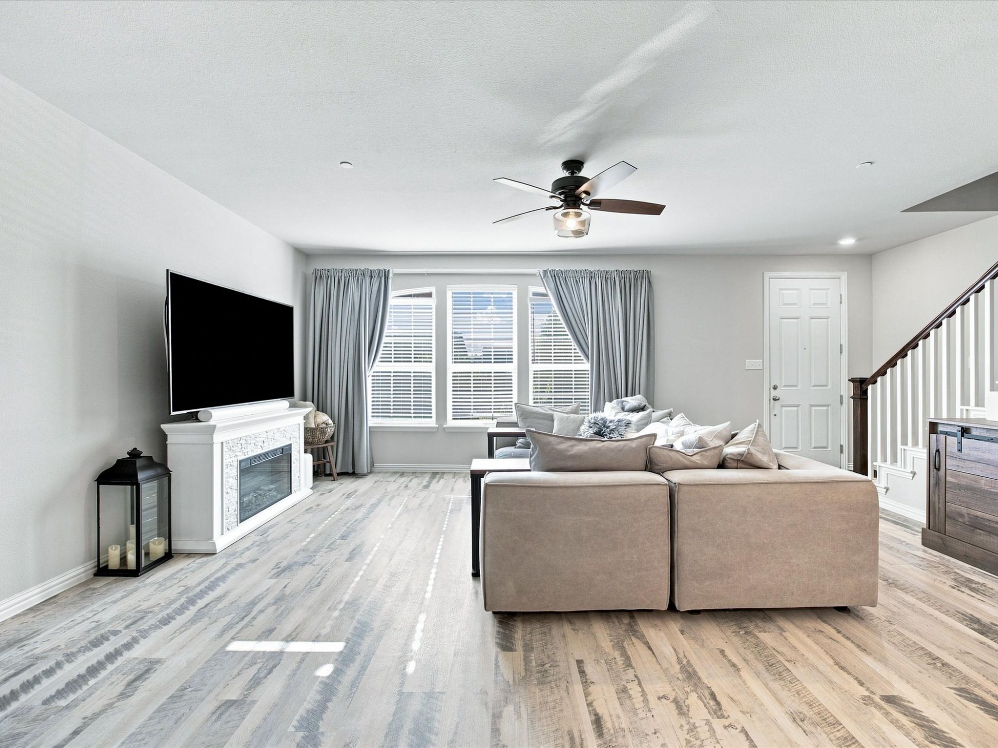 3049 Solana Circle