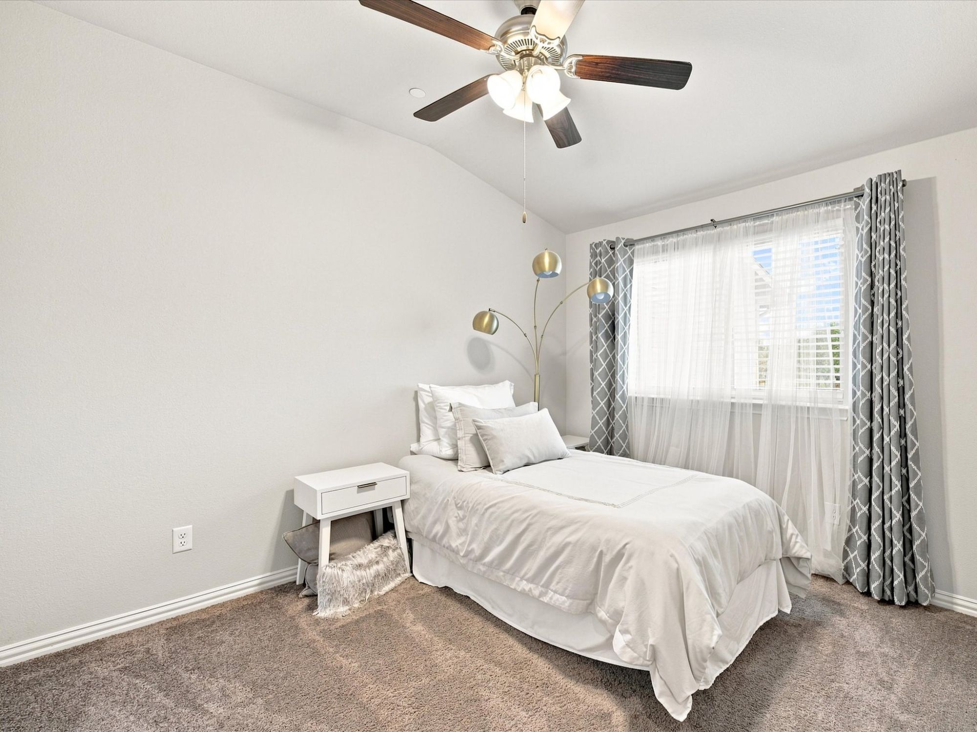 3049 Solana Circle