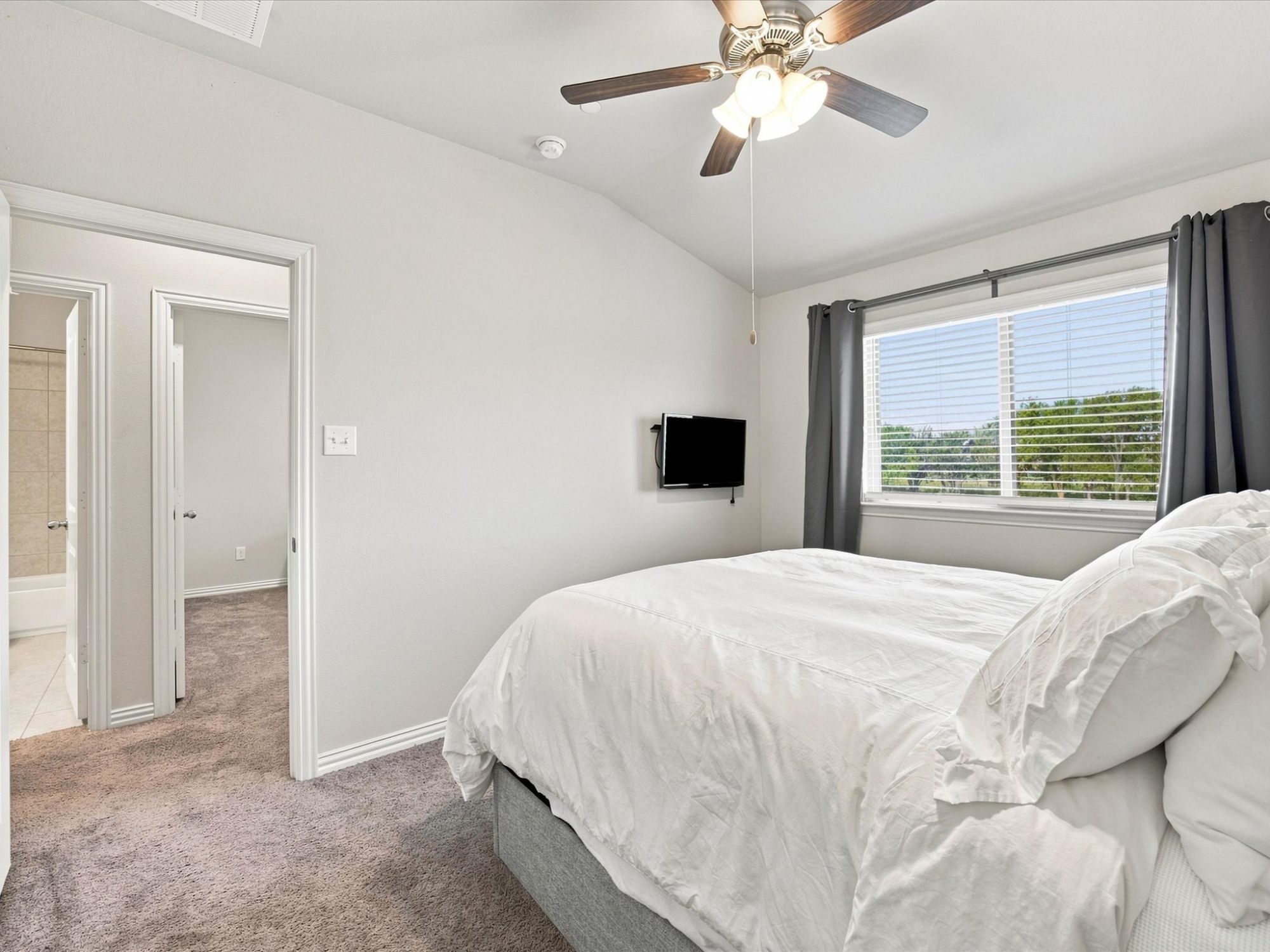 3049 Solana Circle