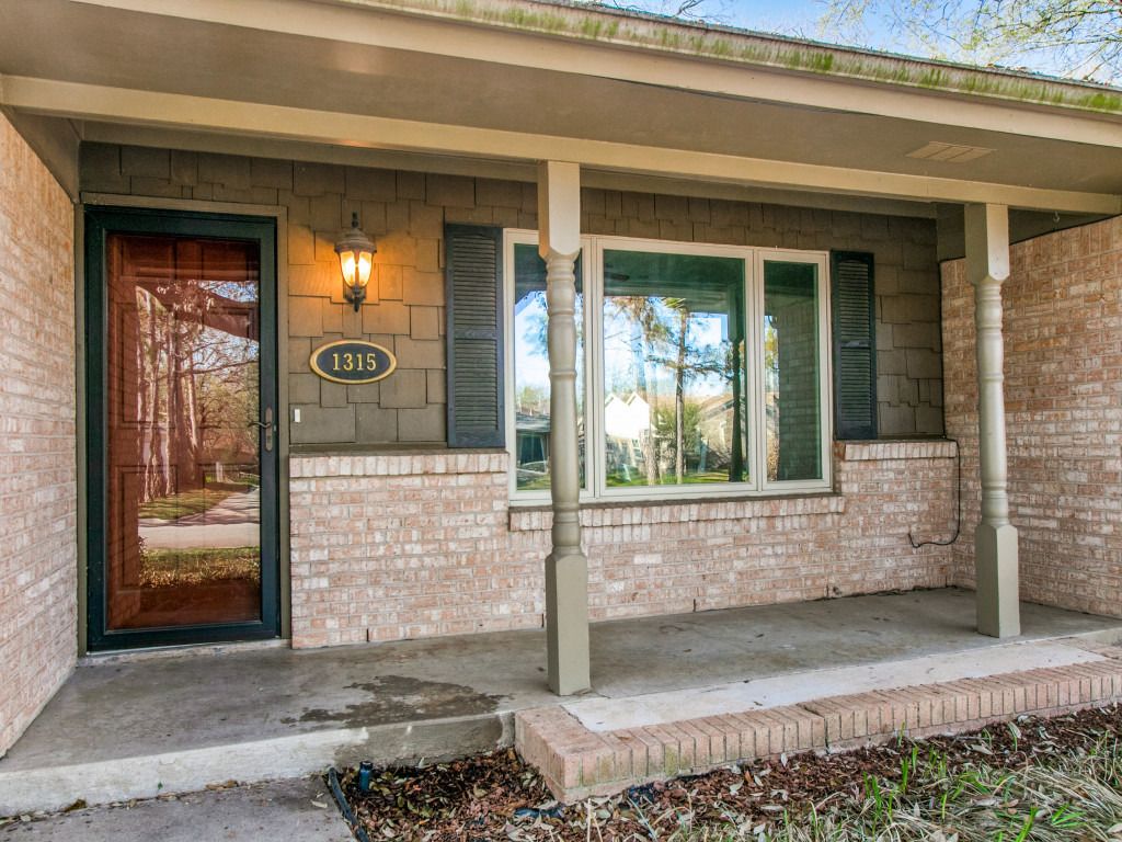 1315 Greenbriar Street