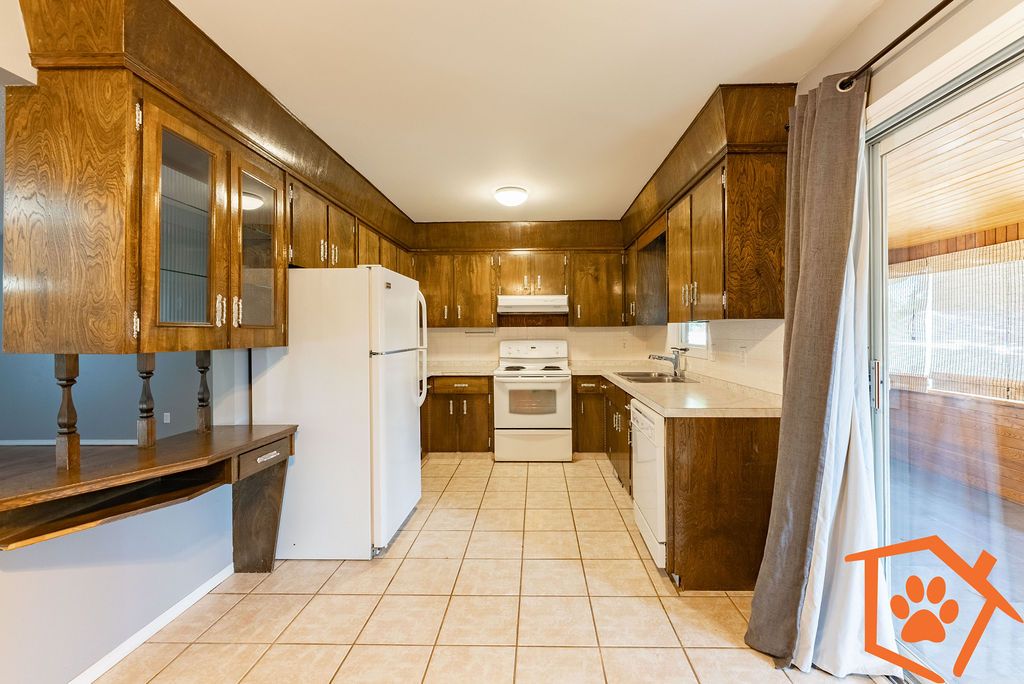 124 Park Meadows Boulevard N