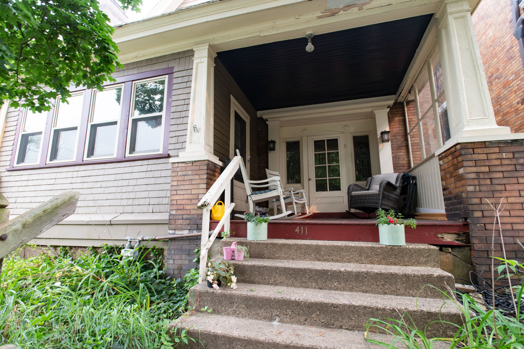 411 Hampton Avenue