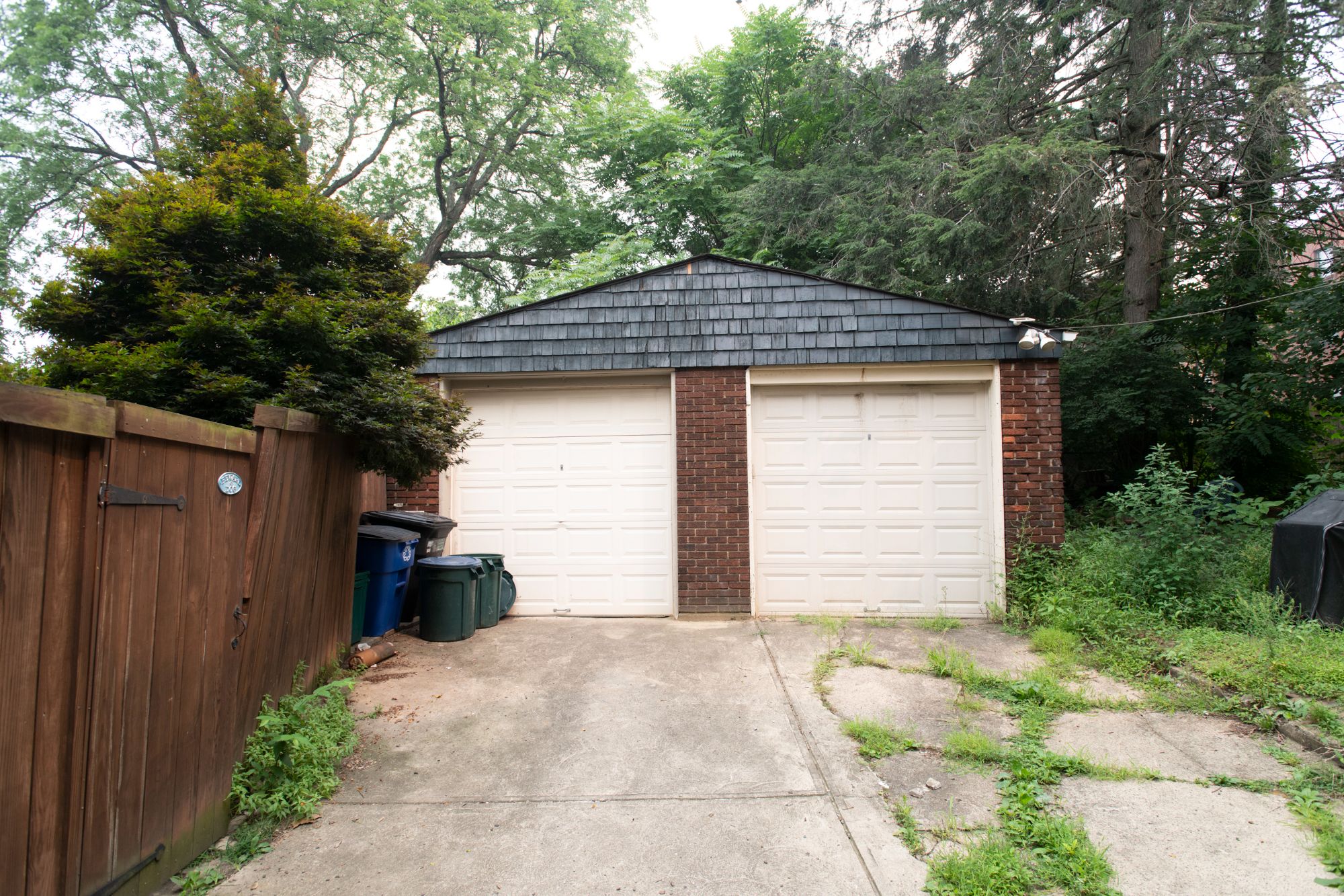 411 Hampton Avenue
