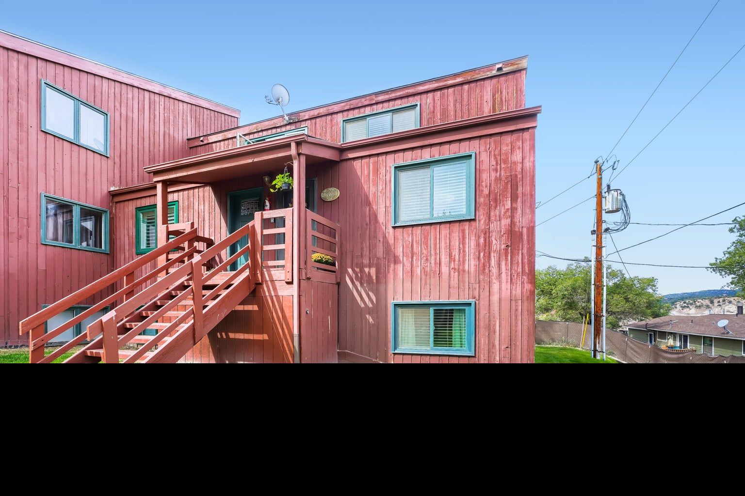486 E 3rd W101