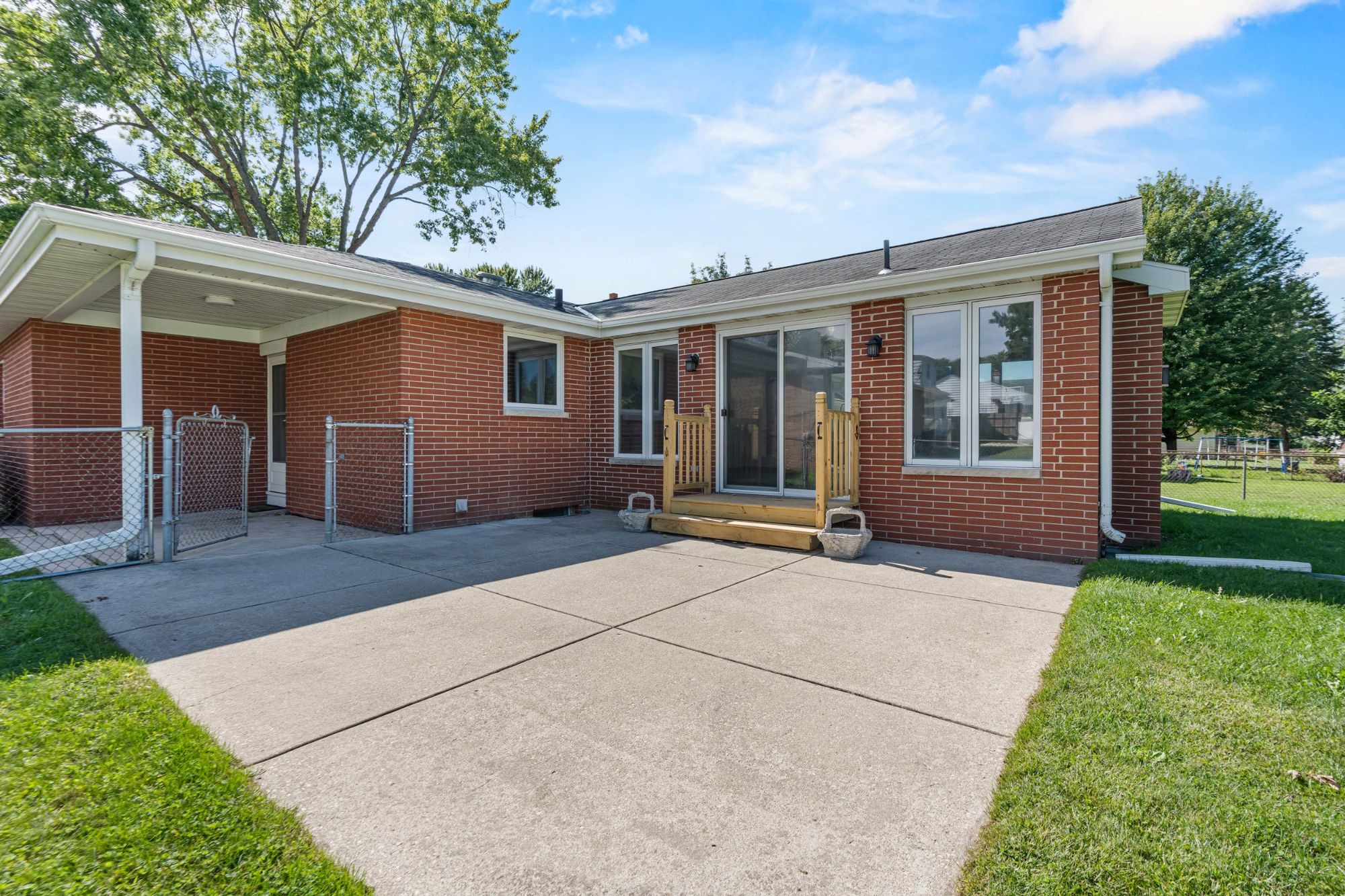 2027 Hillview Drive