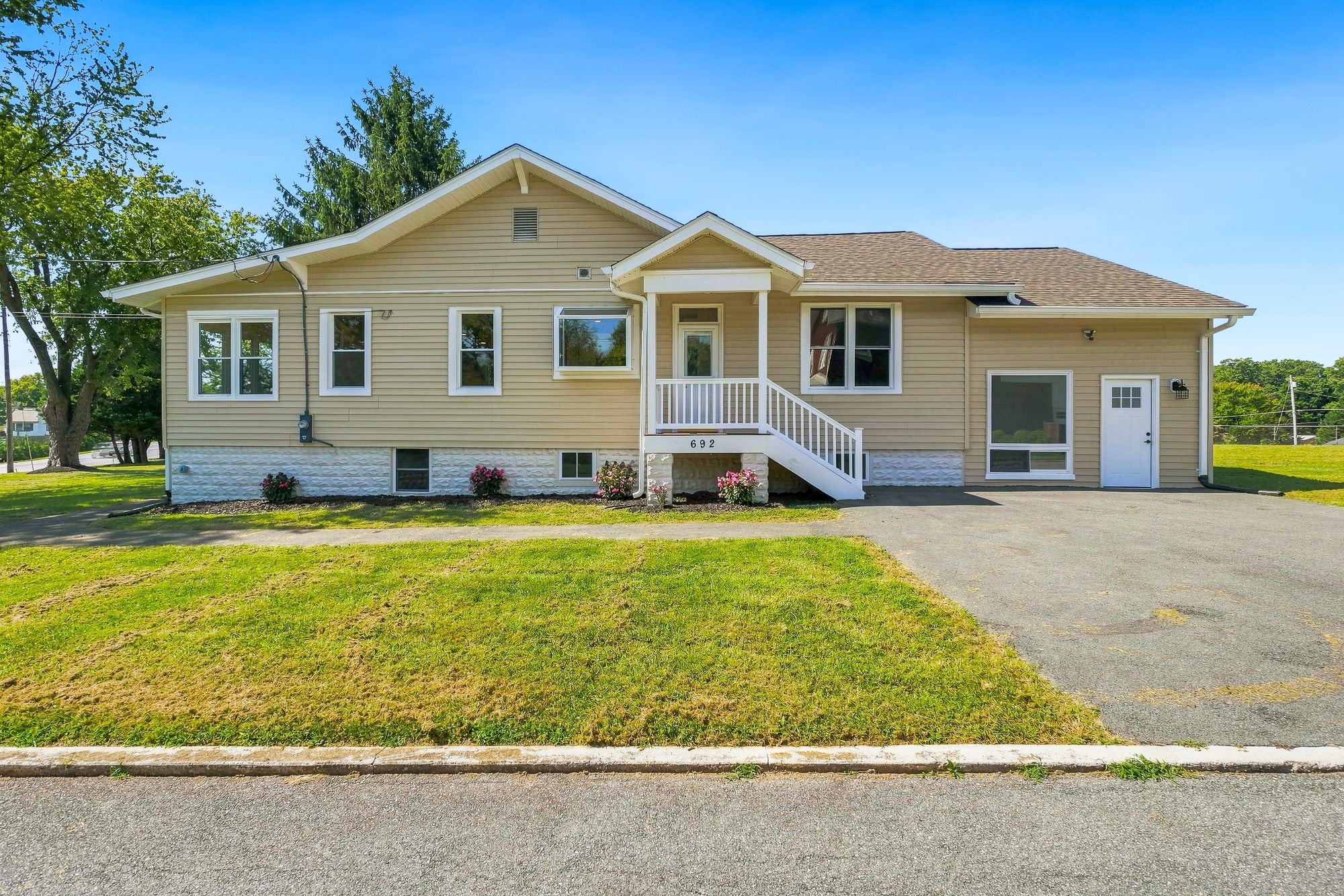 692 Ridge Rd