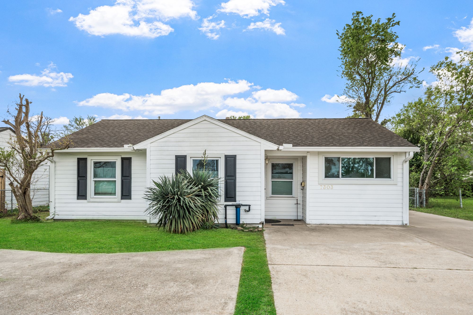 7303 Long Point Rd 