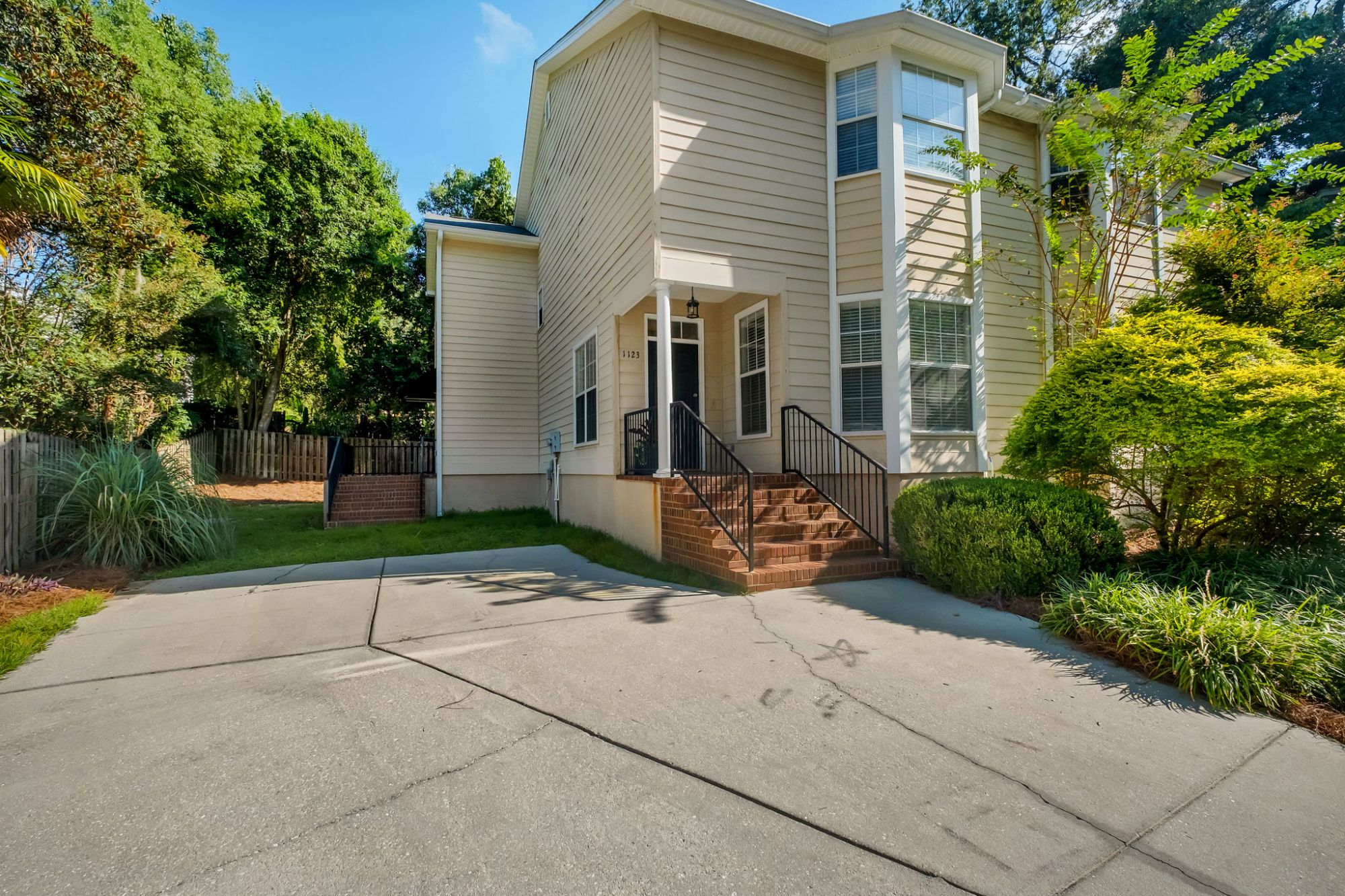 1123 Washington Court