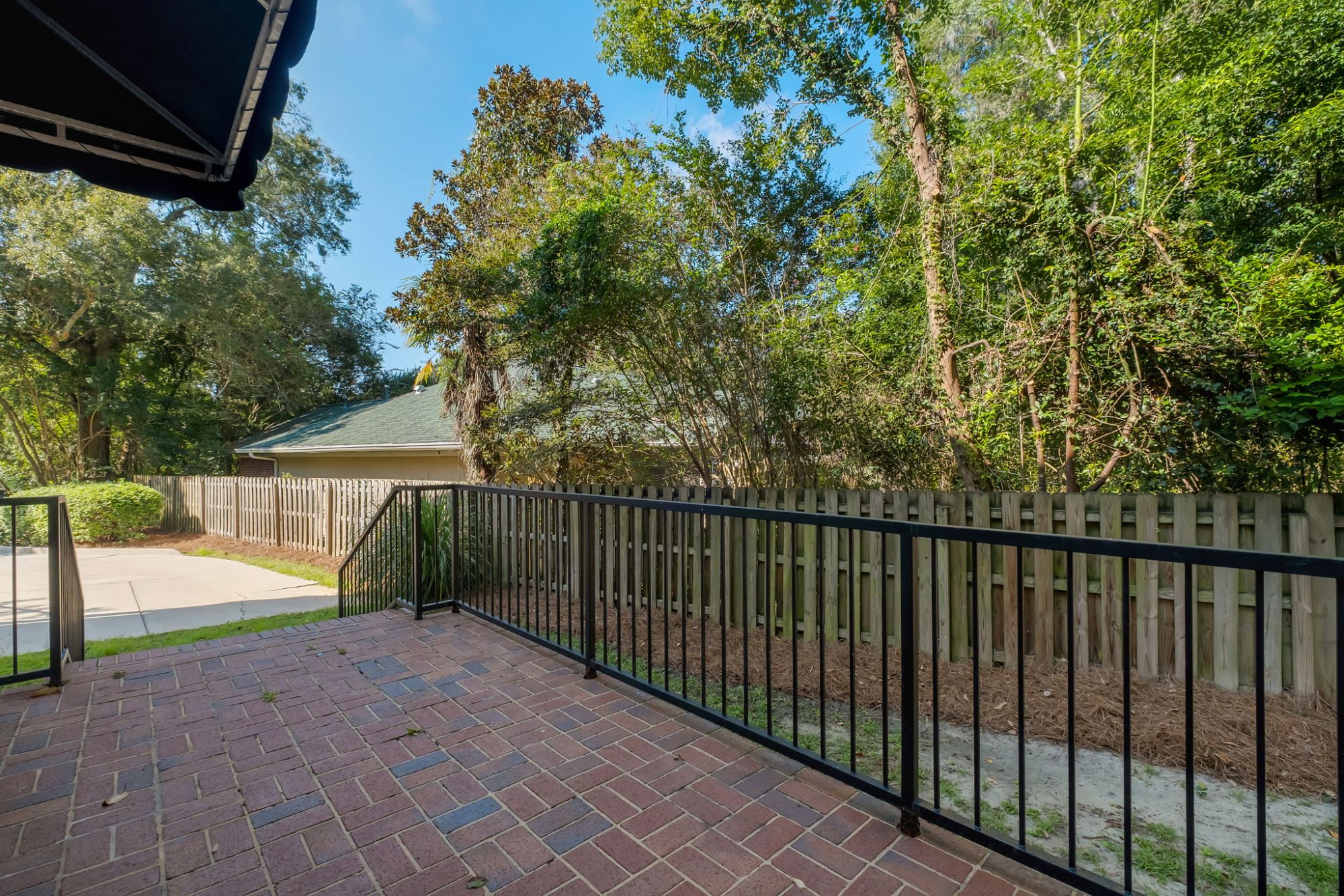 1123 Washington Court